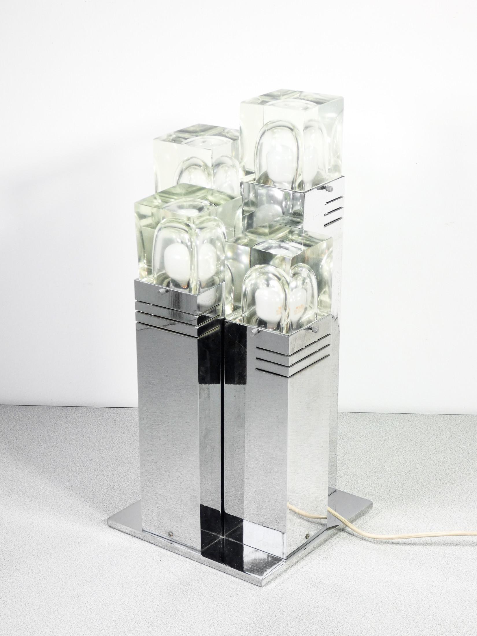 Lampada da tavolo
Cubic, design
Gaetano SCIOLARI.
Italia, Anni 70

ORIGINE
Italia

PERIODO
Anni 70

DESIGNER
Gaetano SCIOLARI

MODELLO
Cubic

MATERIALI
Metallo cromato e vetro

DIMENSIONI
H 47 cm
L 21.5 cm

CONDIZIONI
La