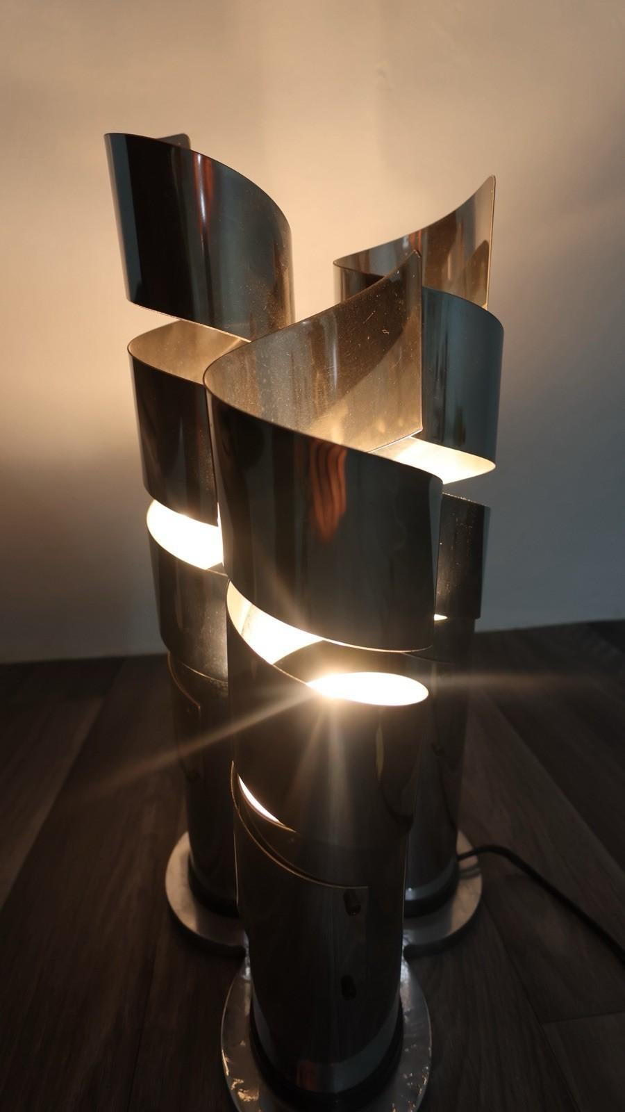 Lampada Da Tavolo Design/One In Acciaio Cromato A Spirale Max Sauze Attr. Anni '70 en vente 9