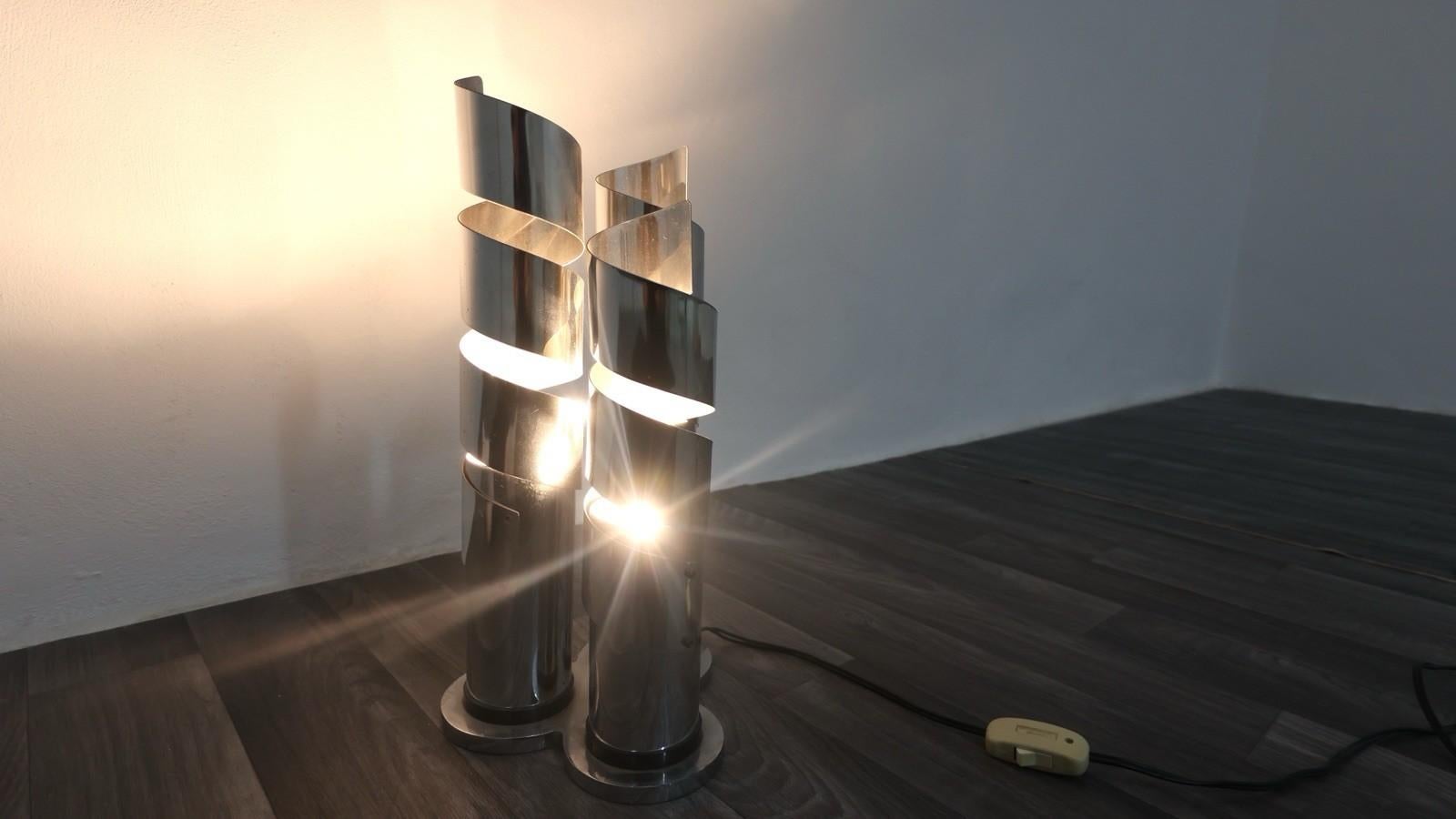 Lampada Da Tavolo Design/One In Acciaio Cromato A Spirale Max Sauze Attr. Anni '70 en vente 10