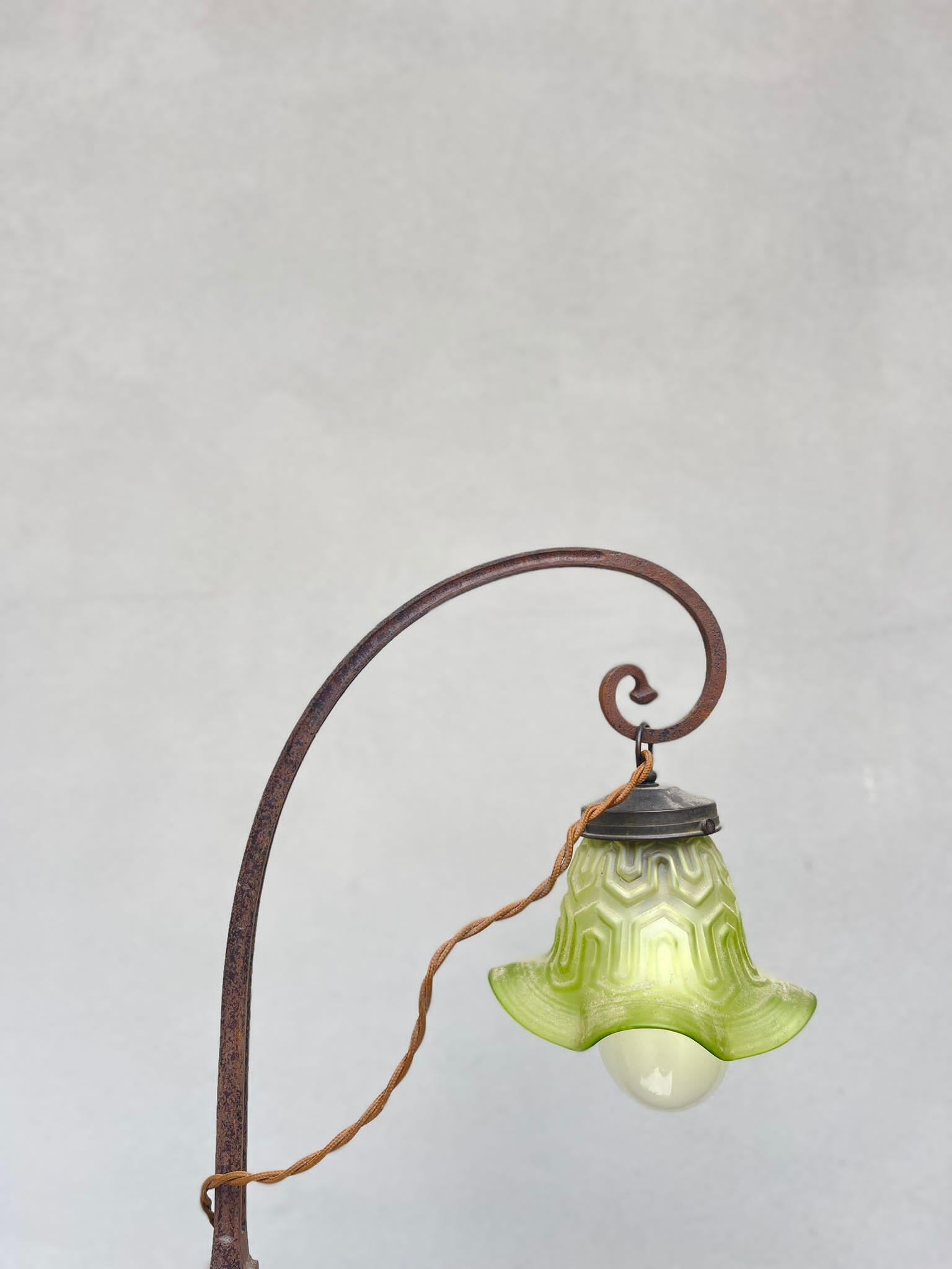 20th Century Lampada da Tavolo Design Liberty XX Secolo For Sale