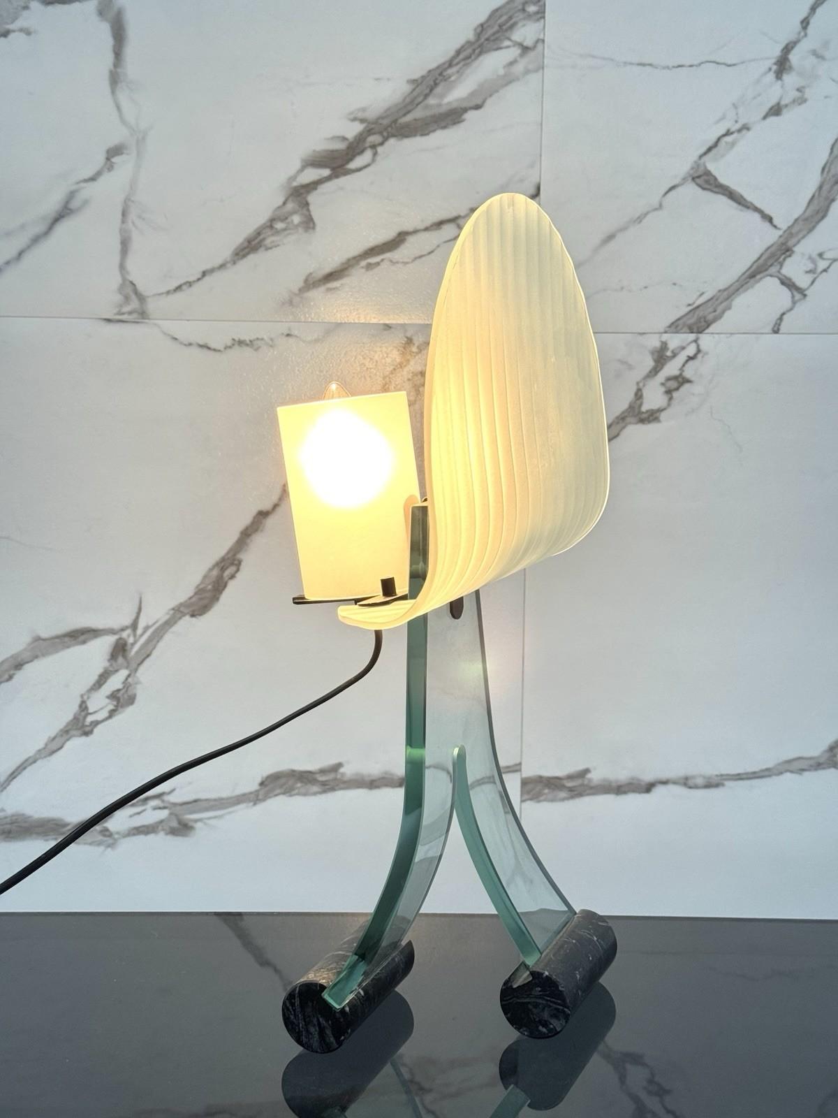 Postmoderno Lampada Da Tavolo Design Table Lamp Marble & Glass 1980’s in vendita