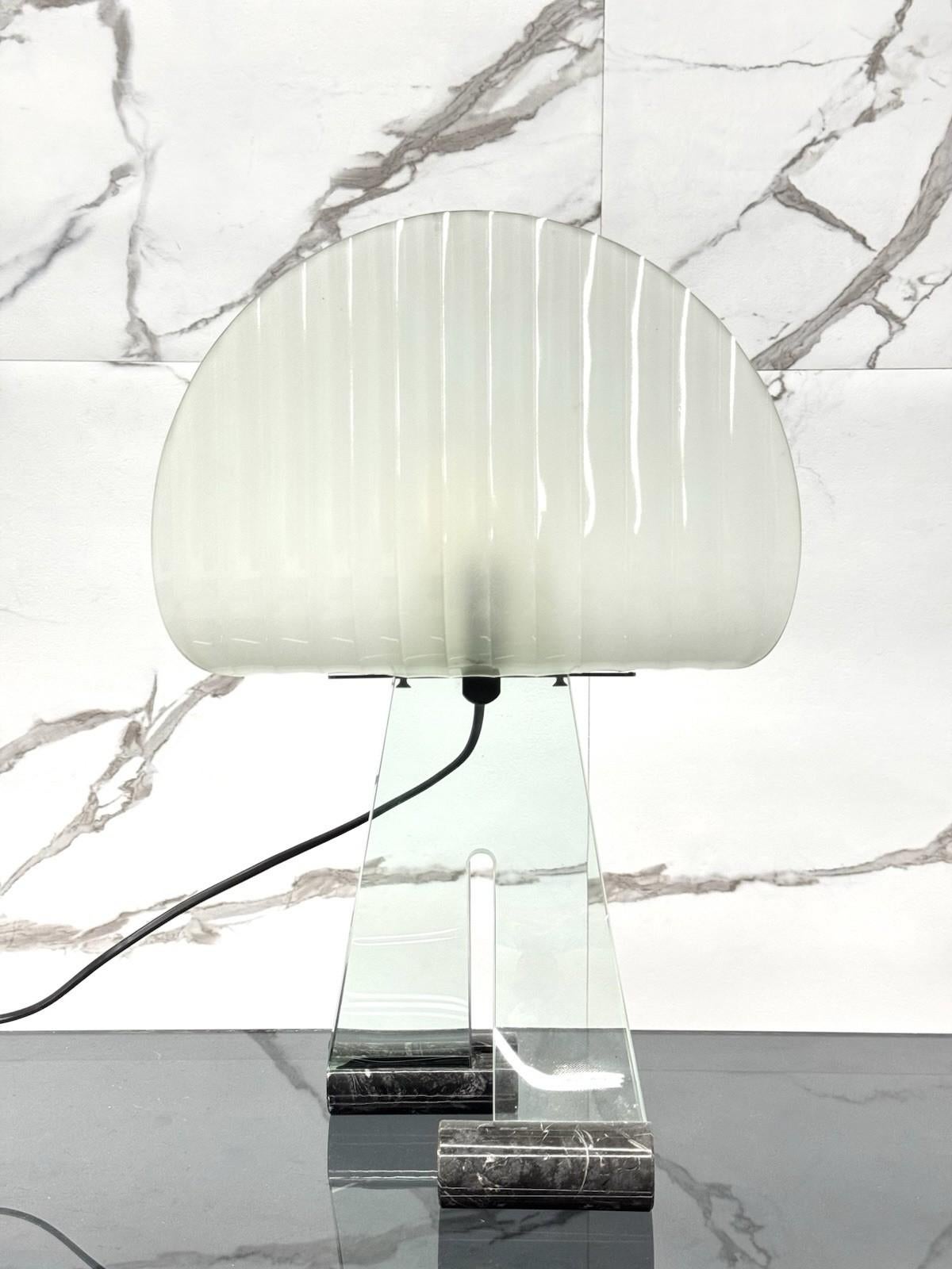 Vetro Lampada Da Tavolo Design Table Lamp Marble & Glass 1980’s in vendita