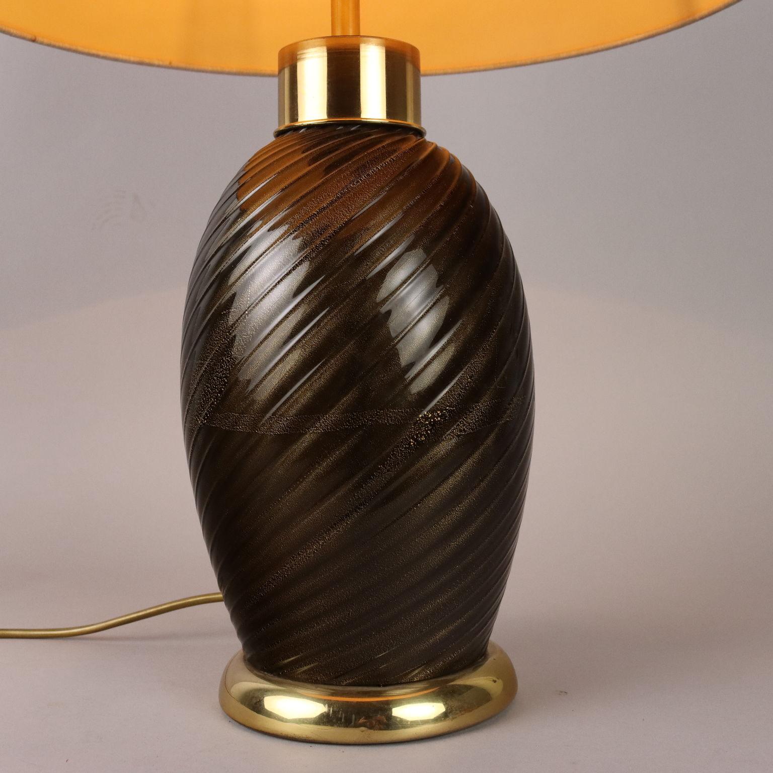 Italian Lampe de table par Tommaso Barbi Italie 1970 en vente