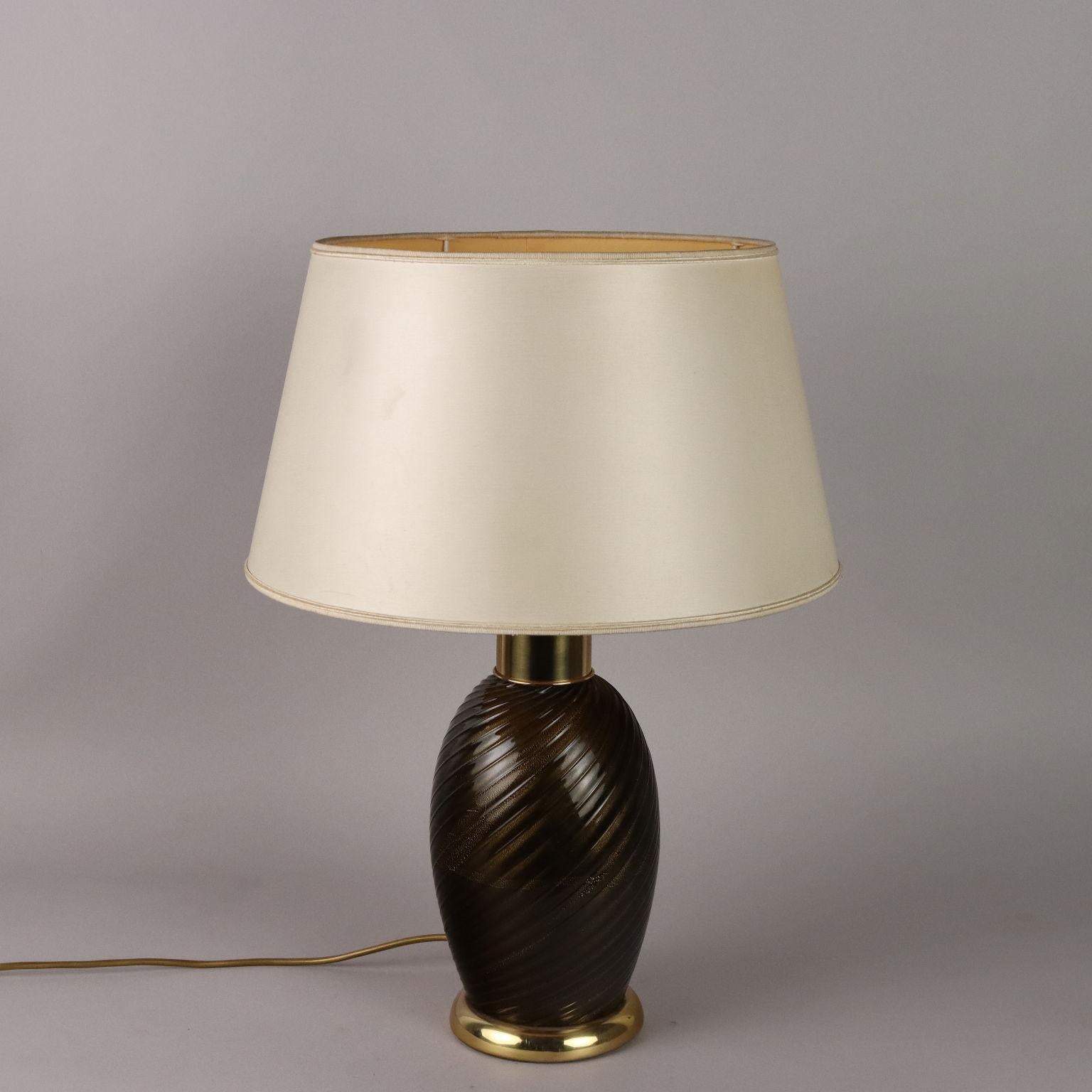 Laiton Lampe de table par Tommaso Barbi Italie 1970 en vente