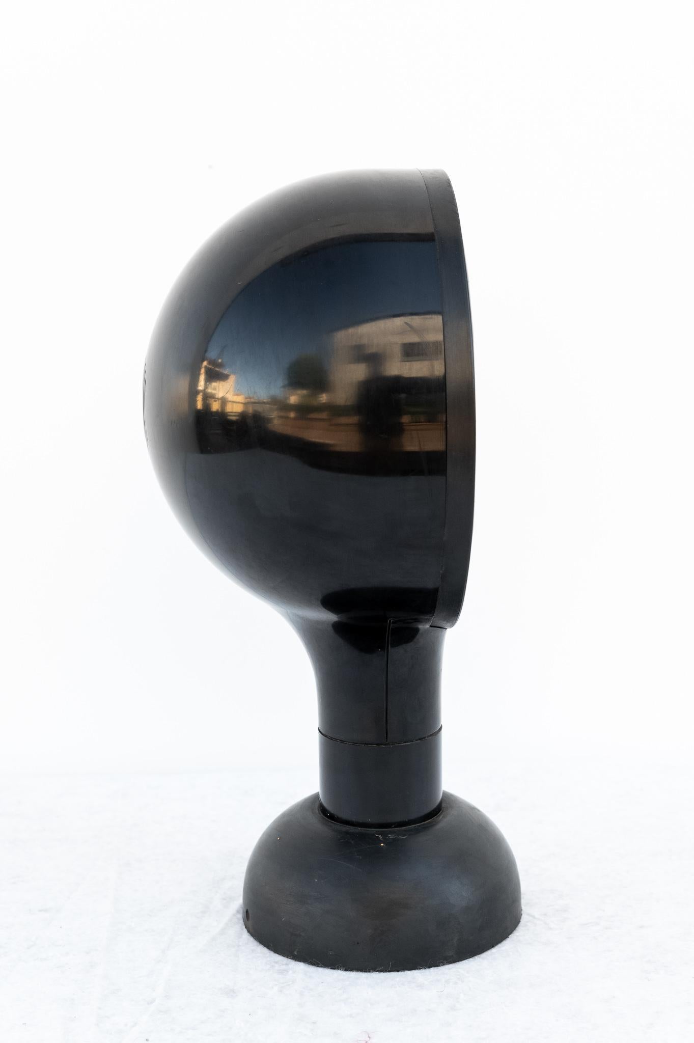 Lampada da tavolo Drive nera di Adalberto Dal Lago per Bieffeplast-Francesconi, Made in Italy, Anni '70.
Esta lámpara Drive fue diseñada por Adalberto Dal Lago y Adam Thiani en los años setenta. Ha sido fabricada por Bieffeplast-Francesconi. Este