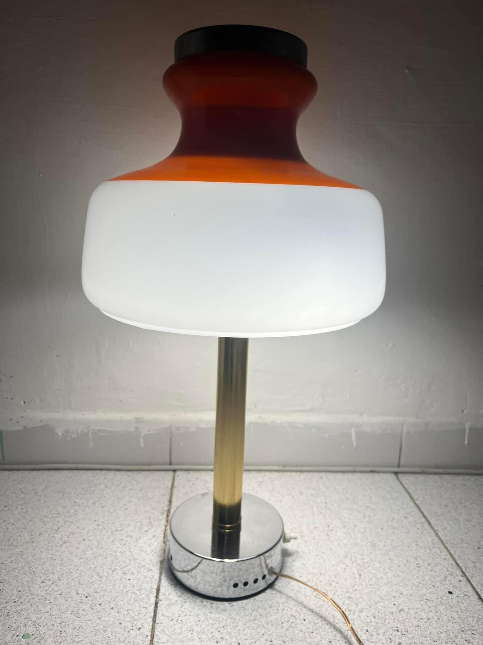 53 cm high glass table lamp 28 cm circumference 