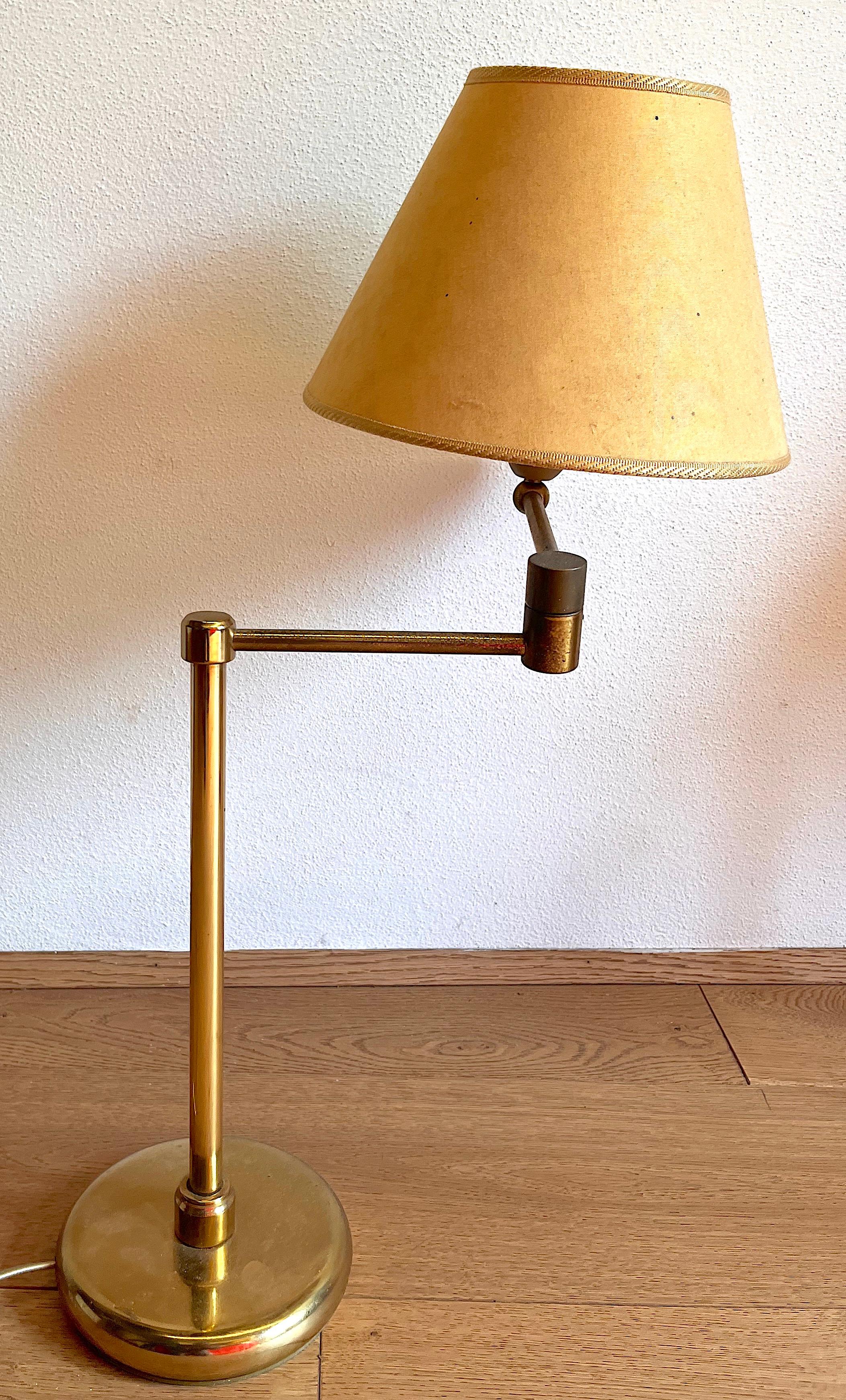 Tischlampe  (Moderne der Mitte des Jahrhunderts) im Angebot
