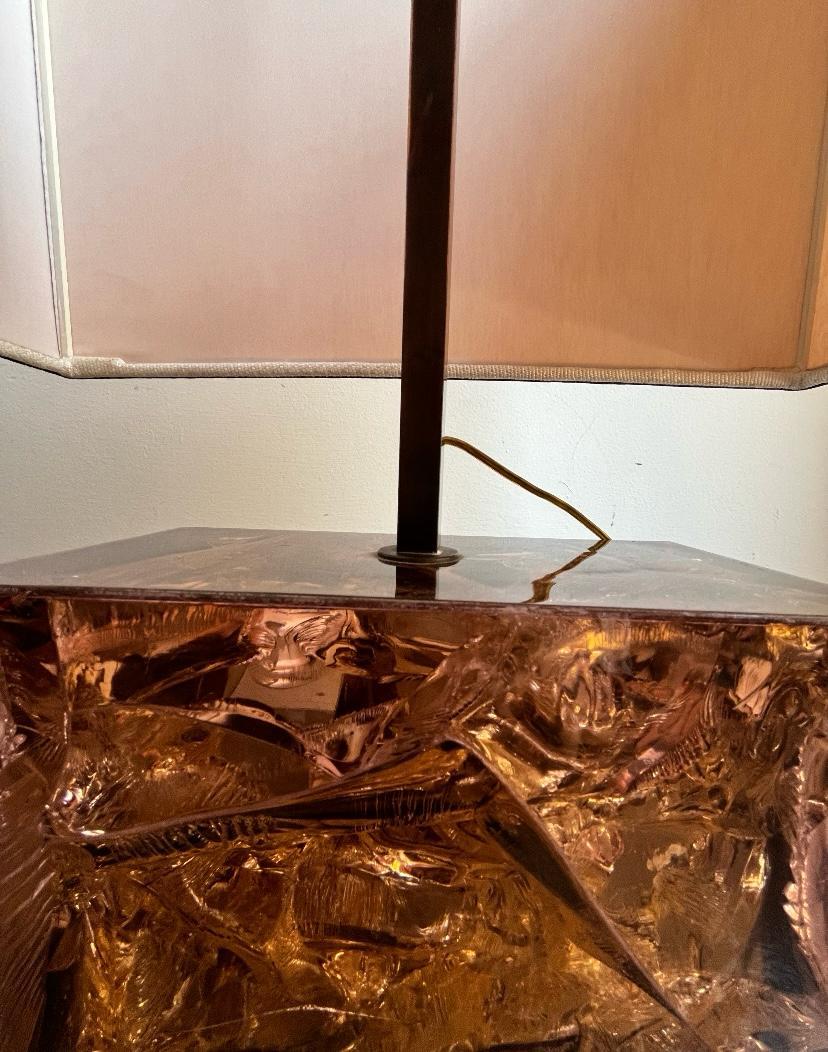French table lamp with plexi base and brass details, 1970s, Italy For Sale 5