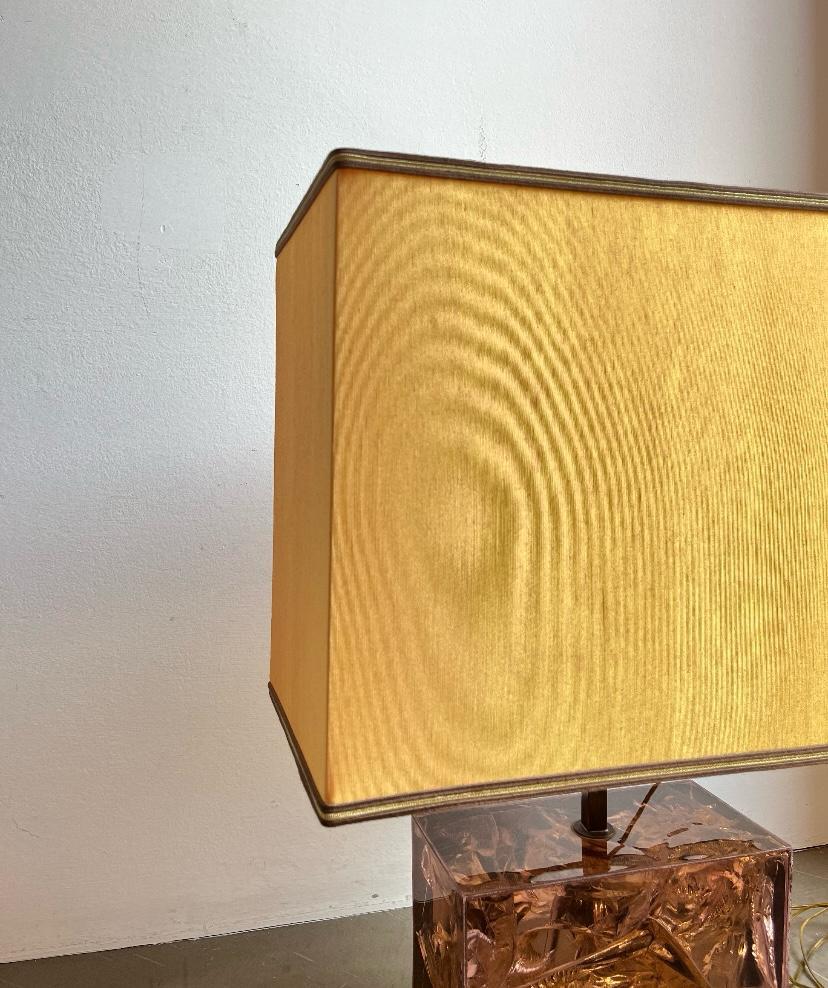 Brass French table lamp with plexi base and brass details, 1970s, Italy For Sale