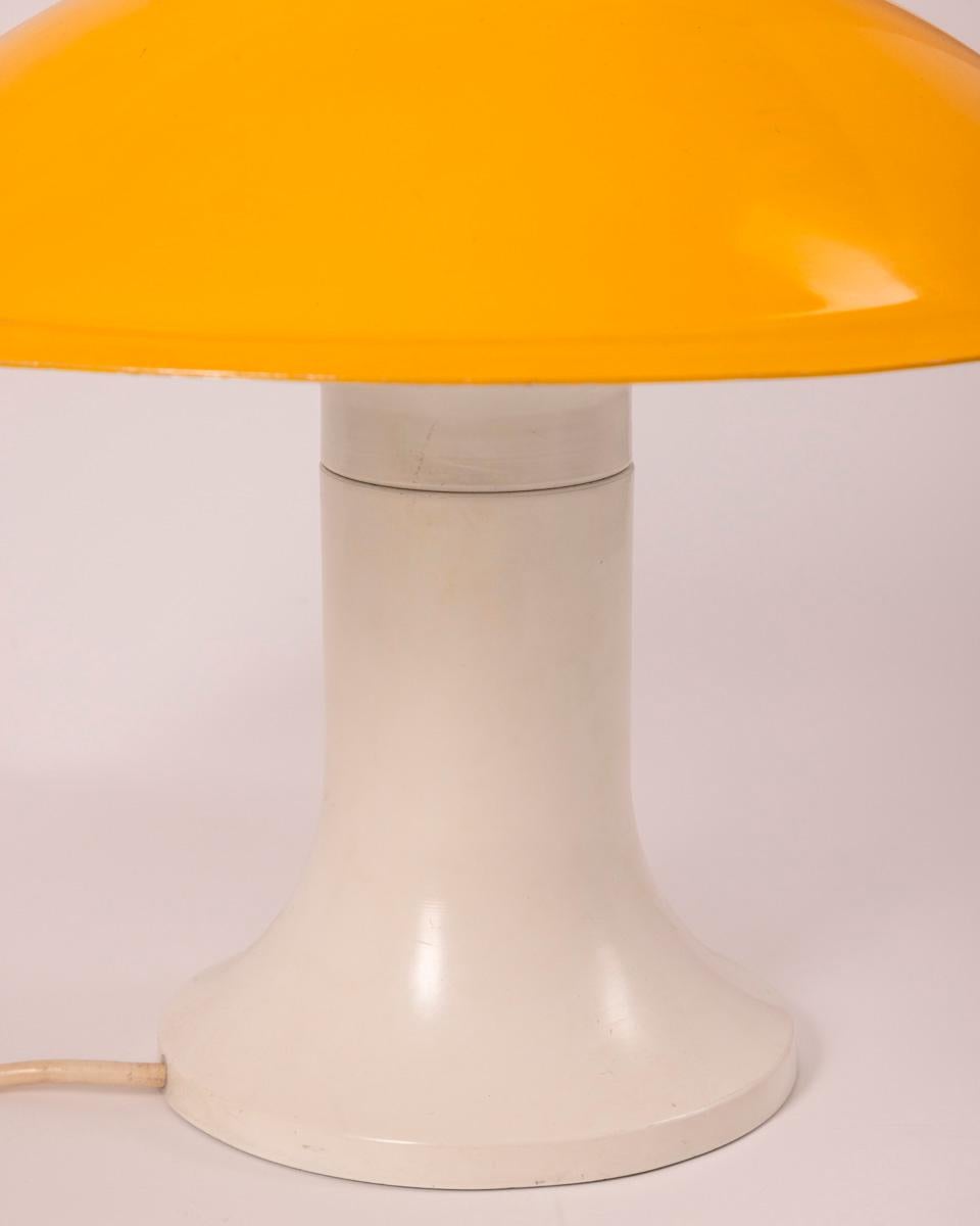 Vintage 1970s yellow table lamp Martinelli design For Sale 1
