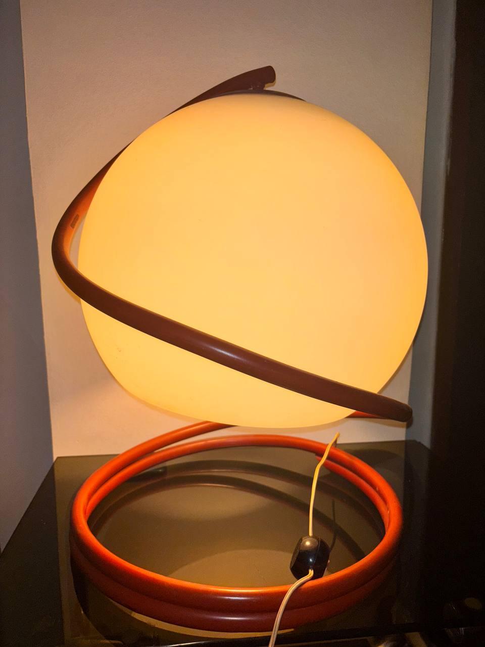 Laqué Gino Sarfatti Arteluce lampe de table du milieu du siècle en vente