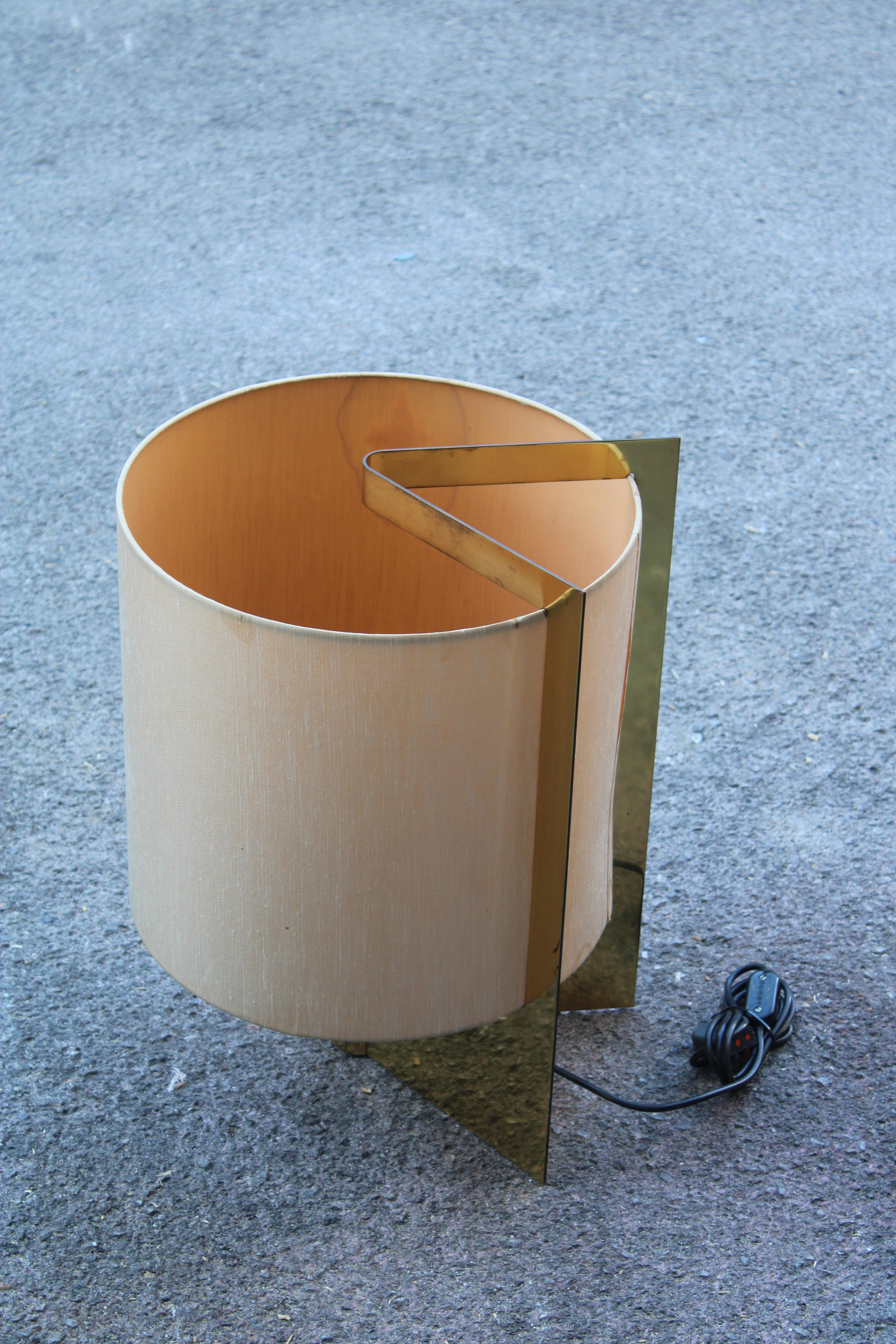 Minimal Modern and Rational Table Lamp Italy 1970 designed by Giuliana Gramigna , made of solid Brass and fabric .