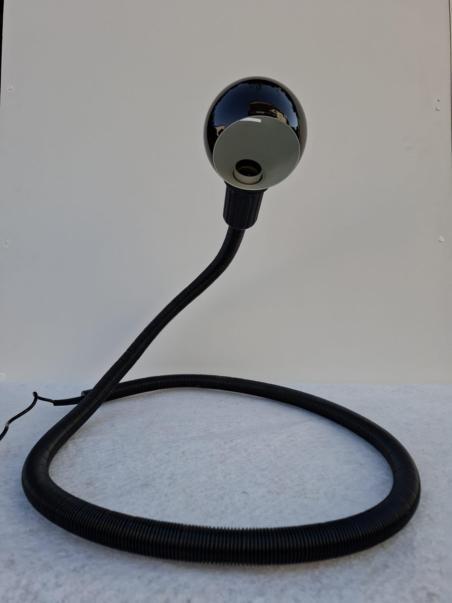 Hebi table lamp in the style of Isao Hosoe for Valenti Luci, Made in Italy, 1970s.  
This lamp has an elongated flexible body that allows it to adapt to all solutions: both wall and table. It is black in color, made of metal blades covered with a