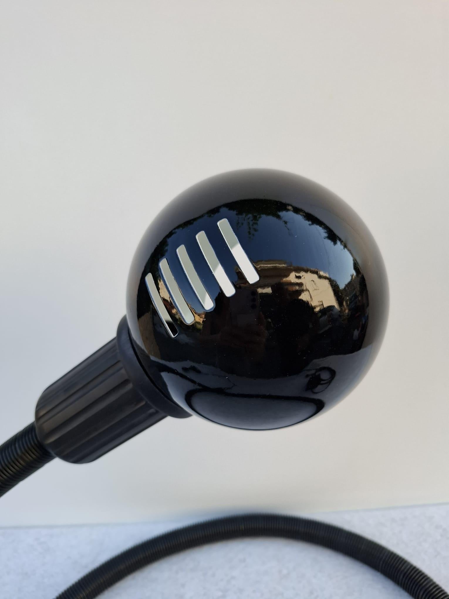 Italian Hebi table lamp in the style of Isao Hosoe for Valenti Luci, 1970s For Sale