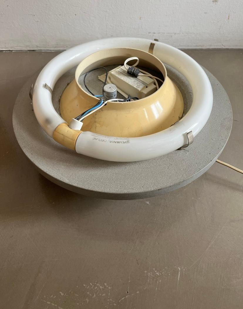 Lampada da tavolo in cemento e marmo, fine anni '70 / inizio '80 in vendita 3