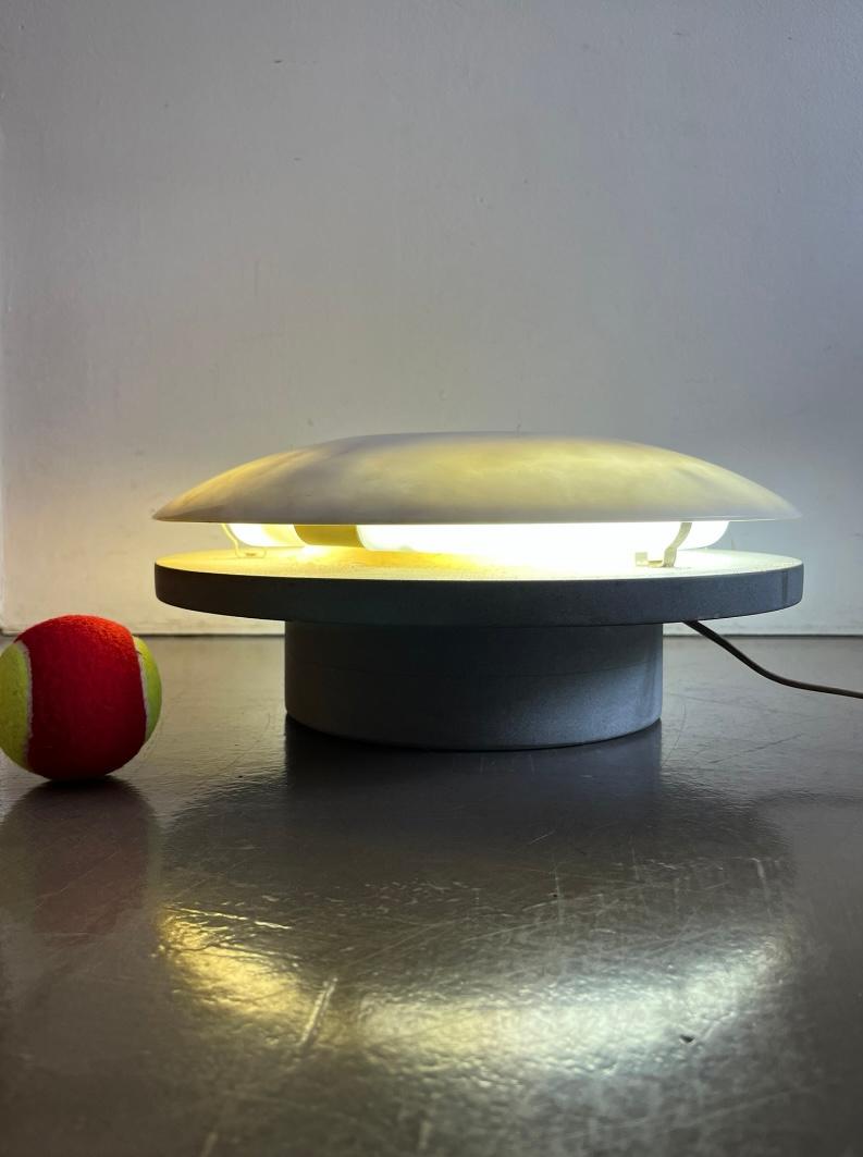 Lampada da tavolo in cemento e marmo, fine anni '70 / inizio '80 in vendita 2