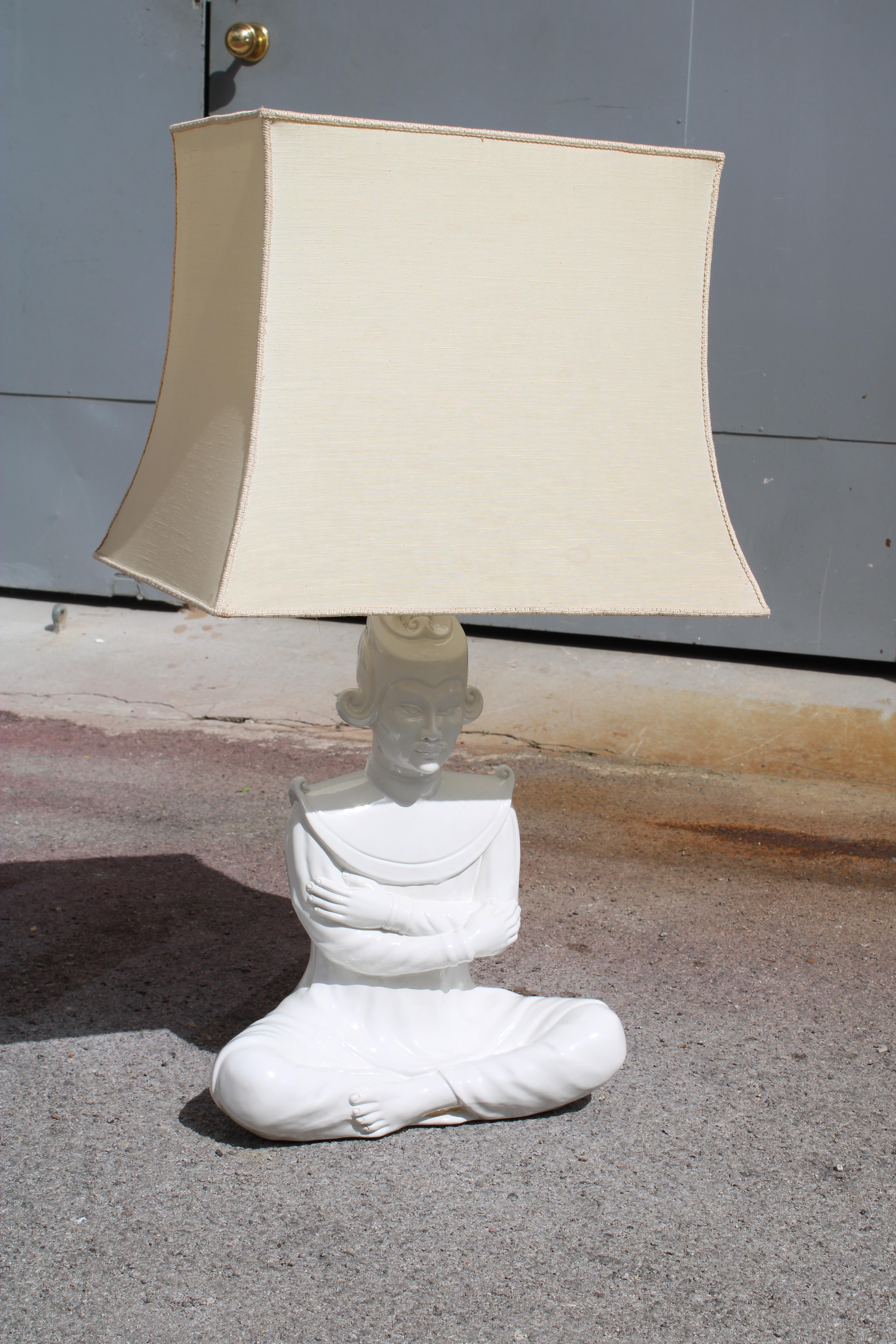 White Ceramic Table Lamp Southern Nurseries Rome 1970s In Good Condition For Sale In Palermo, Sicily