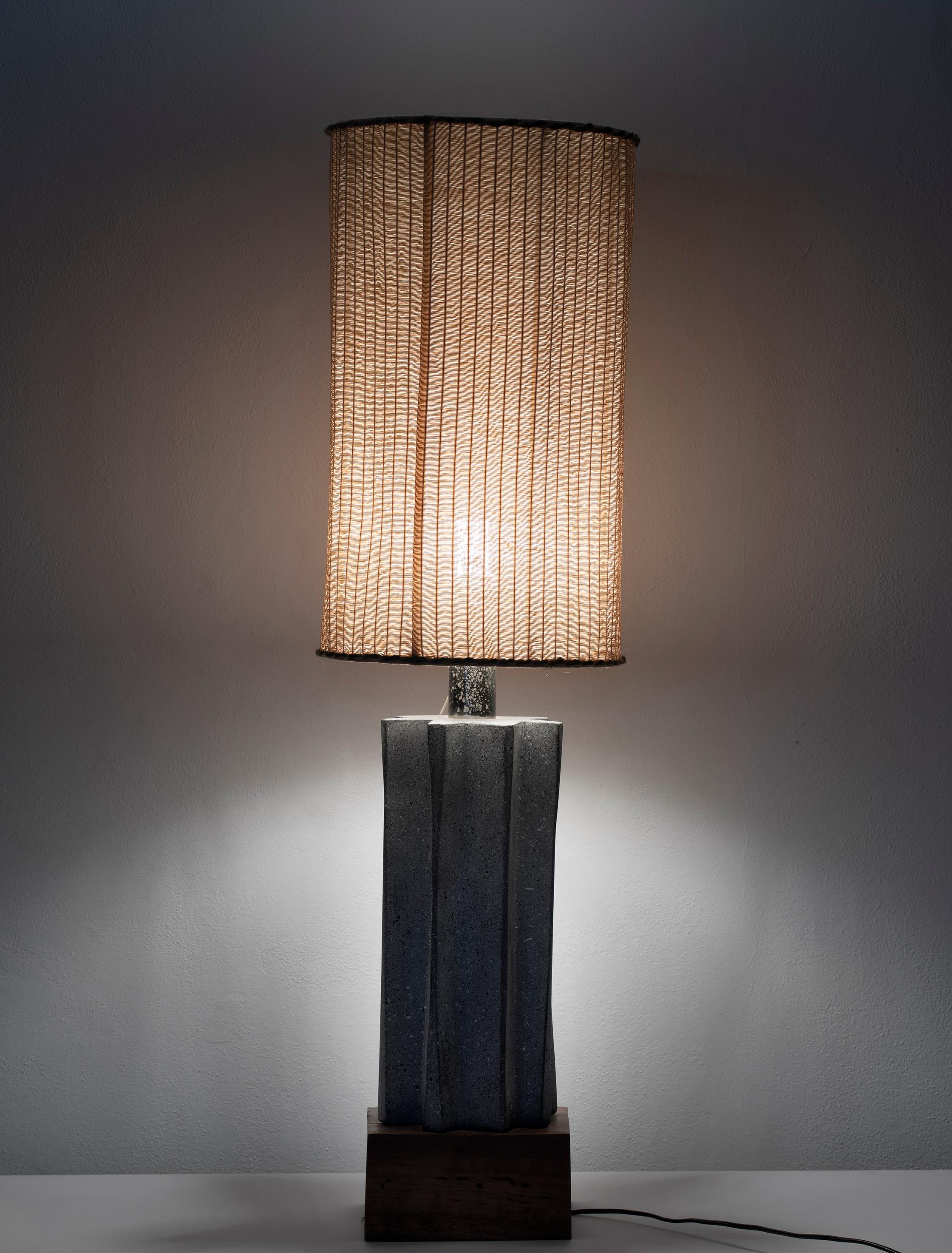 Mid-Century Modern Lampada da tavolo in ceramica, manifattura italiana, anni 70 For Sale