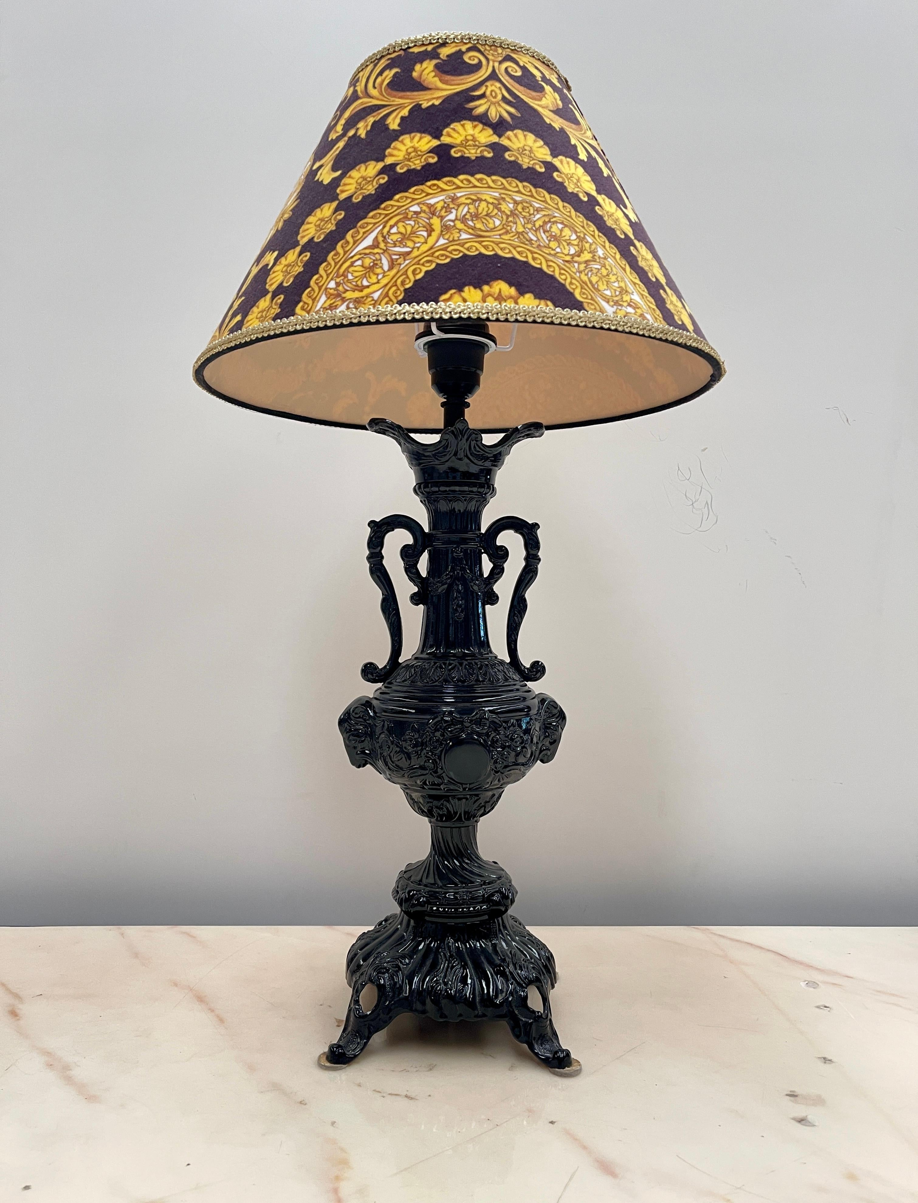 20th Century Lampada da tavolo in ghisa con paralume decorativo in stile Barocco, XX secolo in vendita