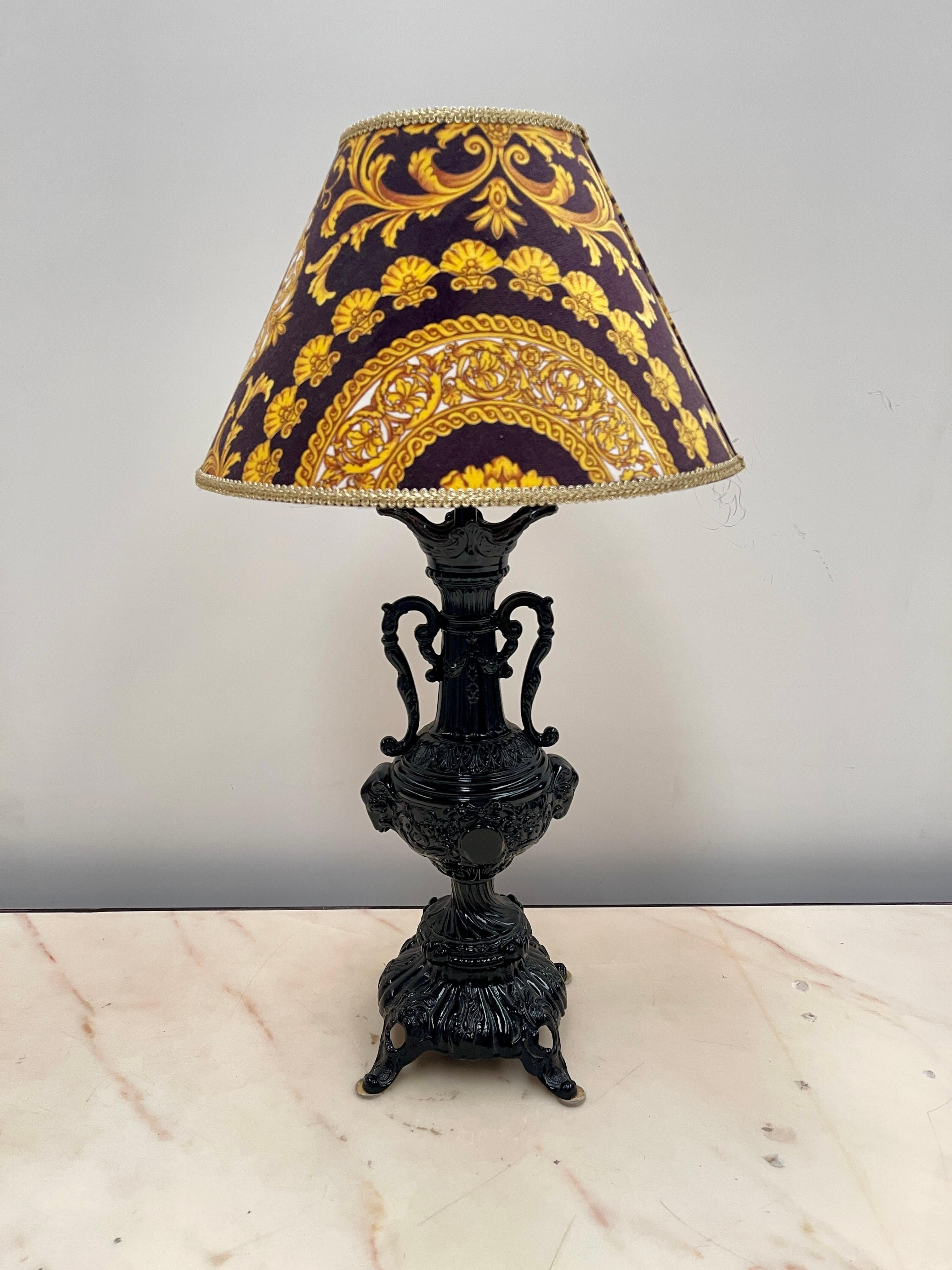 Lampada da tavolo in ghisa con paralume decorativo in stile Barocco, XX secolo in vendita 1