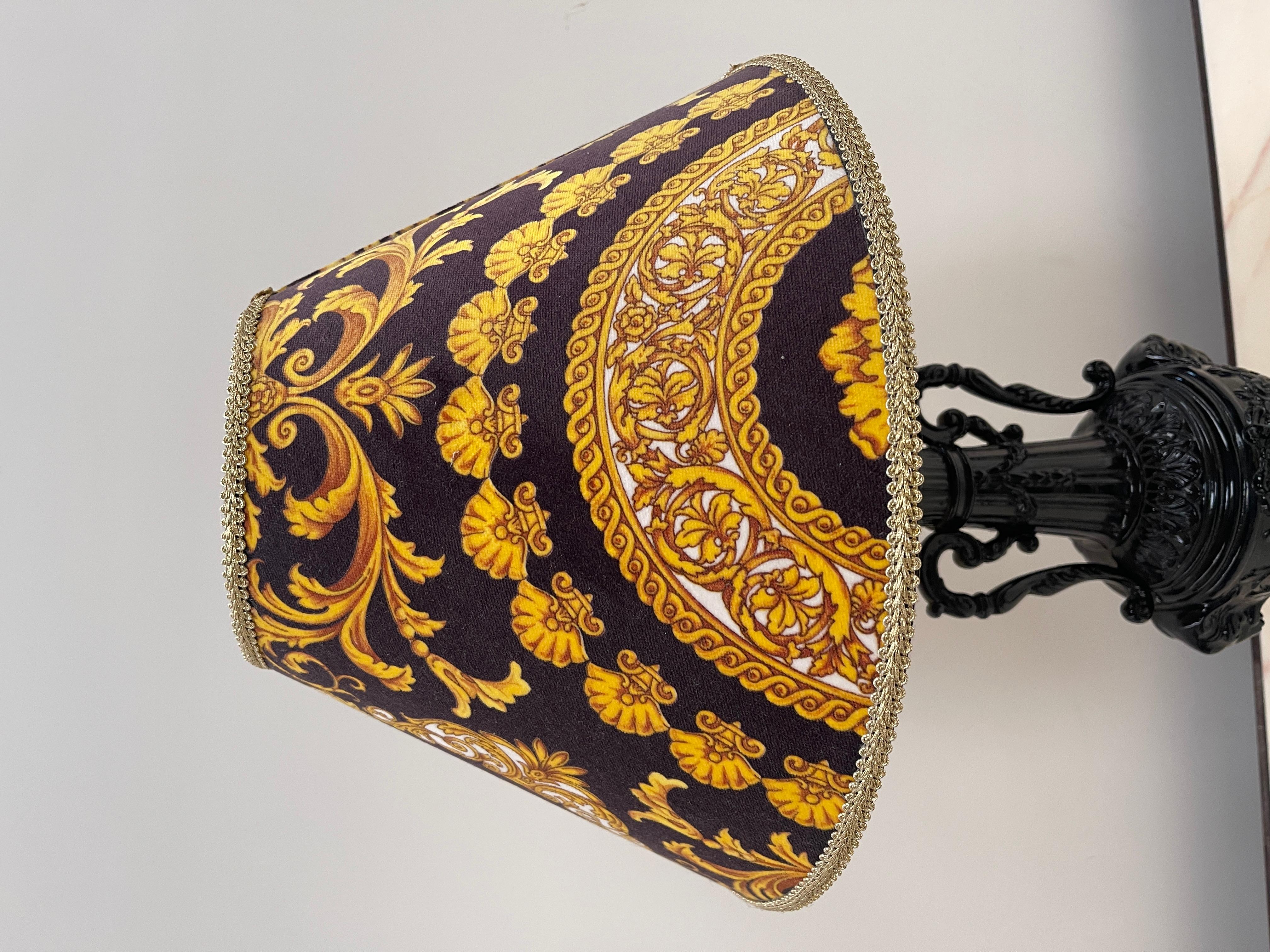 Lampada da tavolo in ghisa con paralume decorativo in stile Barocco, XX secolo in vendita 2