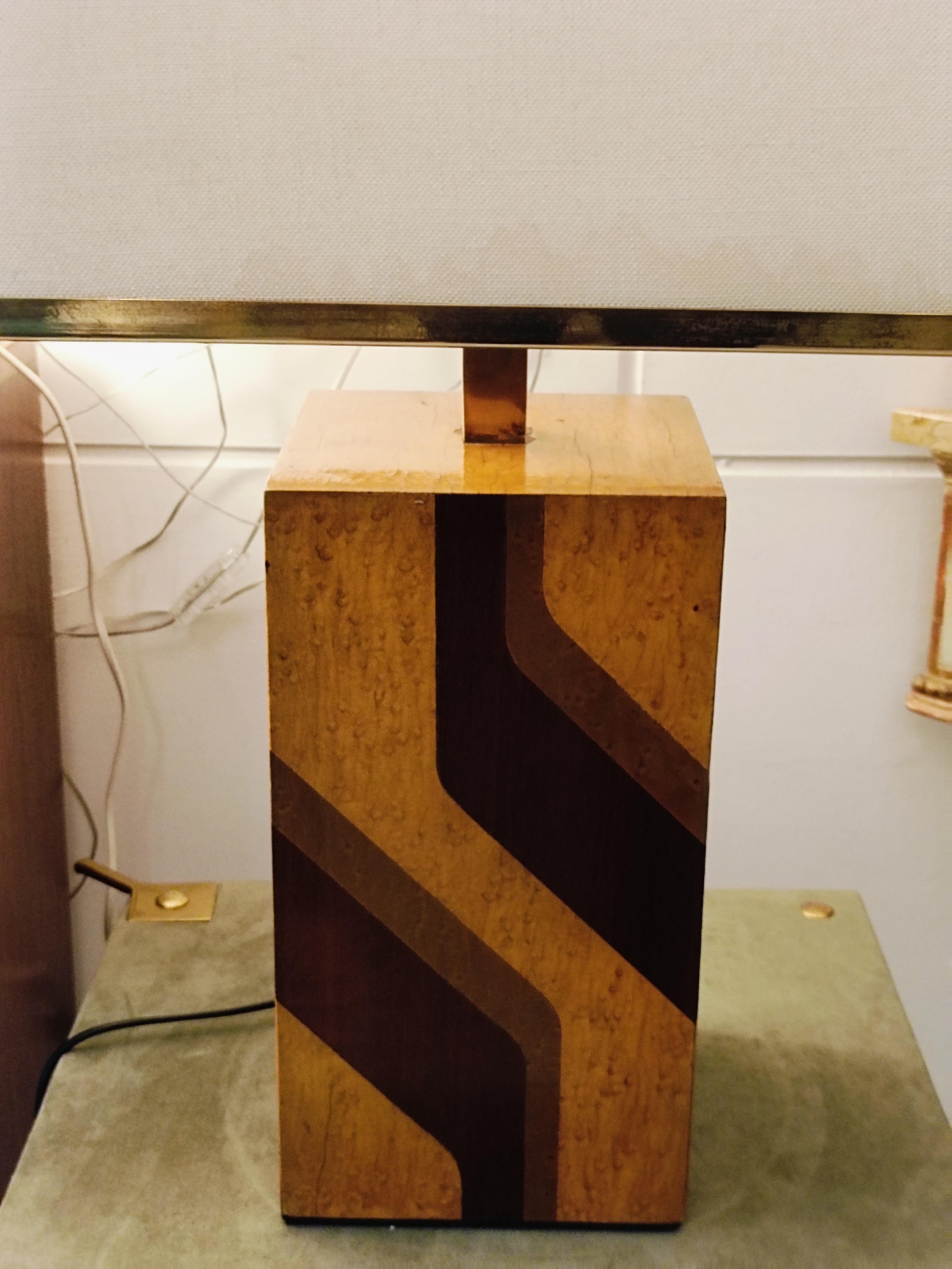 Italian Lampada da Tavolo in Legno e Ottone, Italia 1970s For Sale