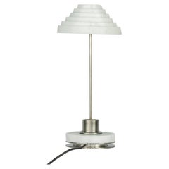 Lampada da tavolo in marmo bianco Carrara e acciaio