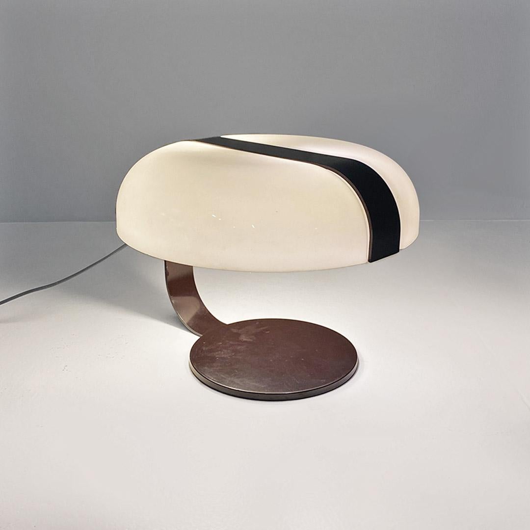 Lampada da tavolo in metallo marrone e plastica bianca, italiana moderna, 1970s In Good Condition For Sale In MIlano, IT