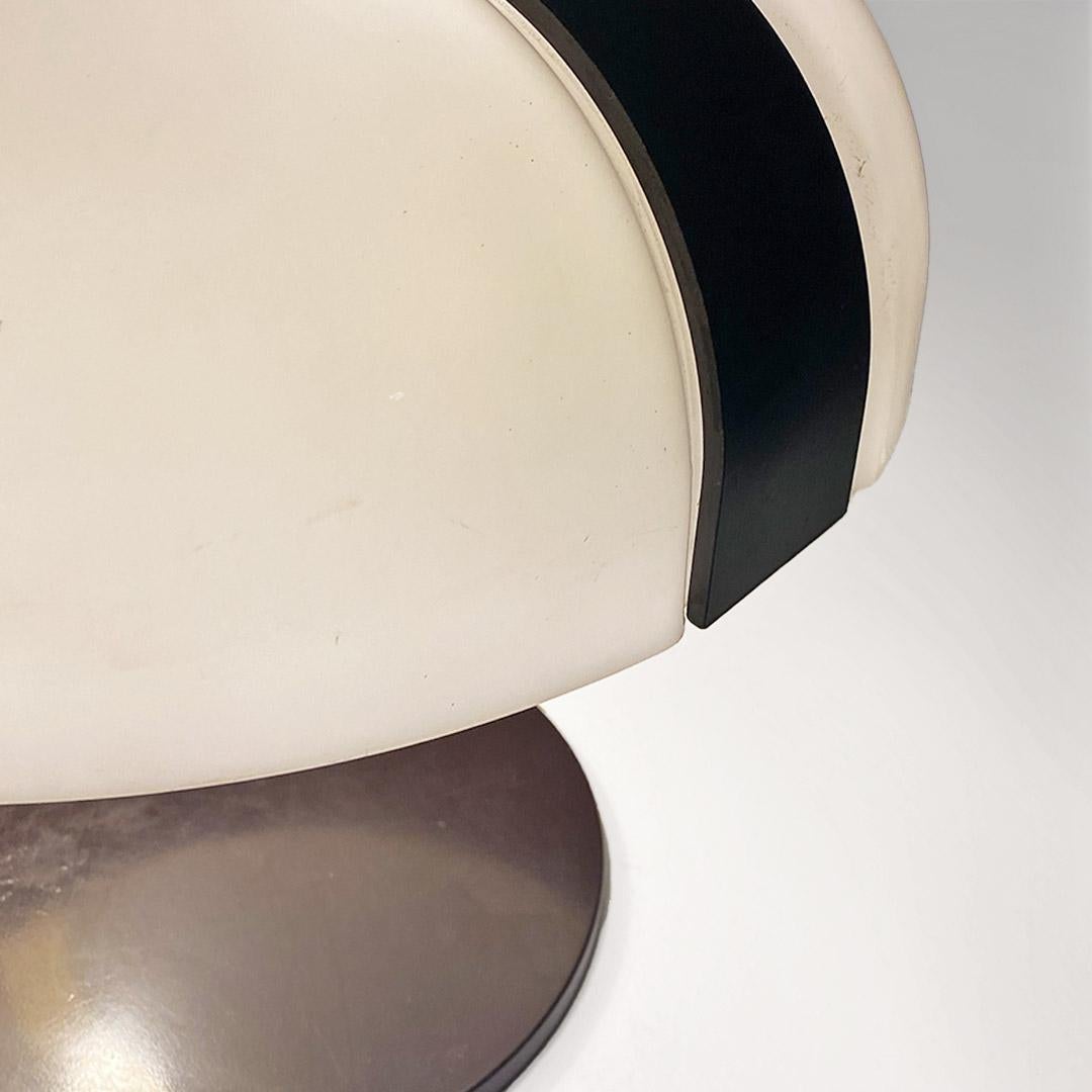 Metal Lampada da tavolo in metallo marrone e plastica bianca, italiana moderna, 1970s For Sale