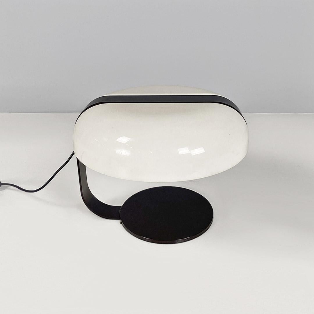 Lampada da tavolo in metallo marrone e plastica bianca, italiana moderna, 1970s For Sale 3