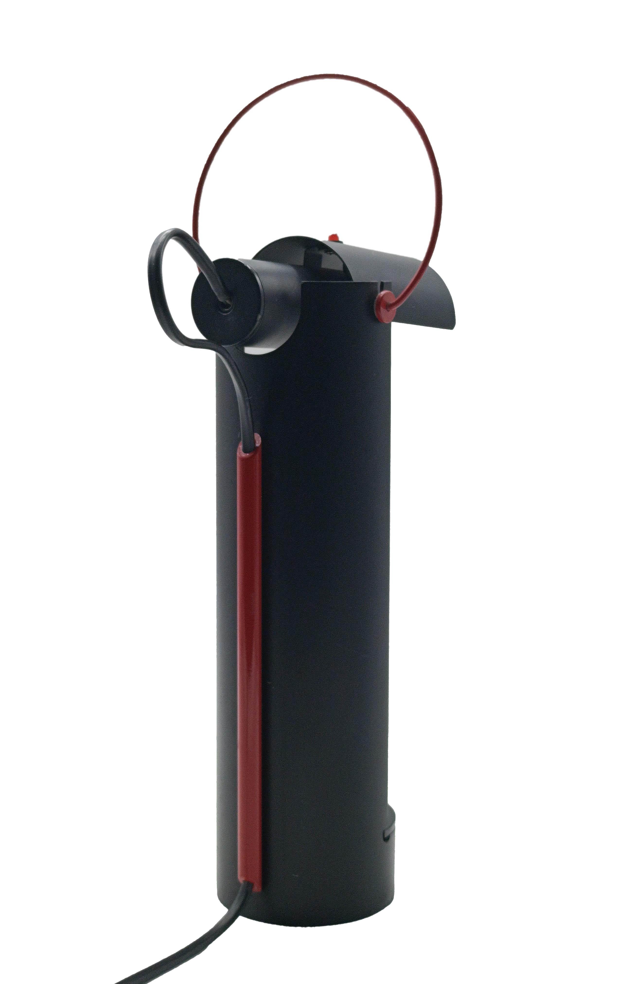 Italian Lampe de table en métal noir à lumière directe, Italie, années 1970 en vente