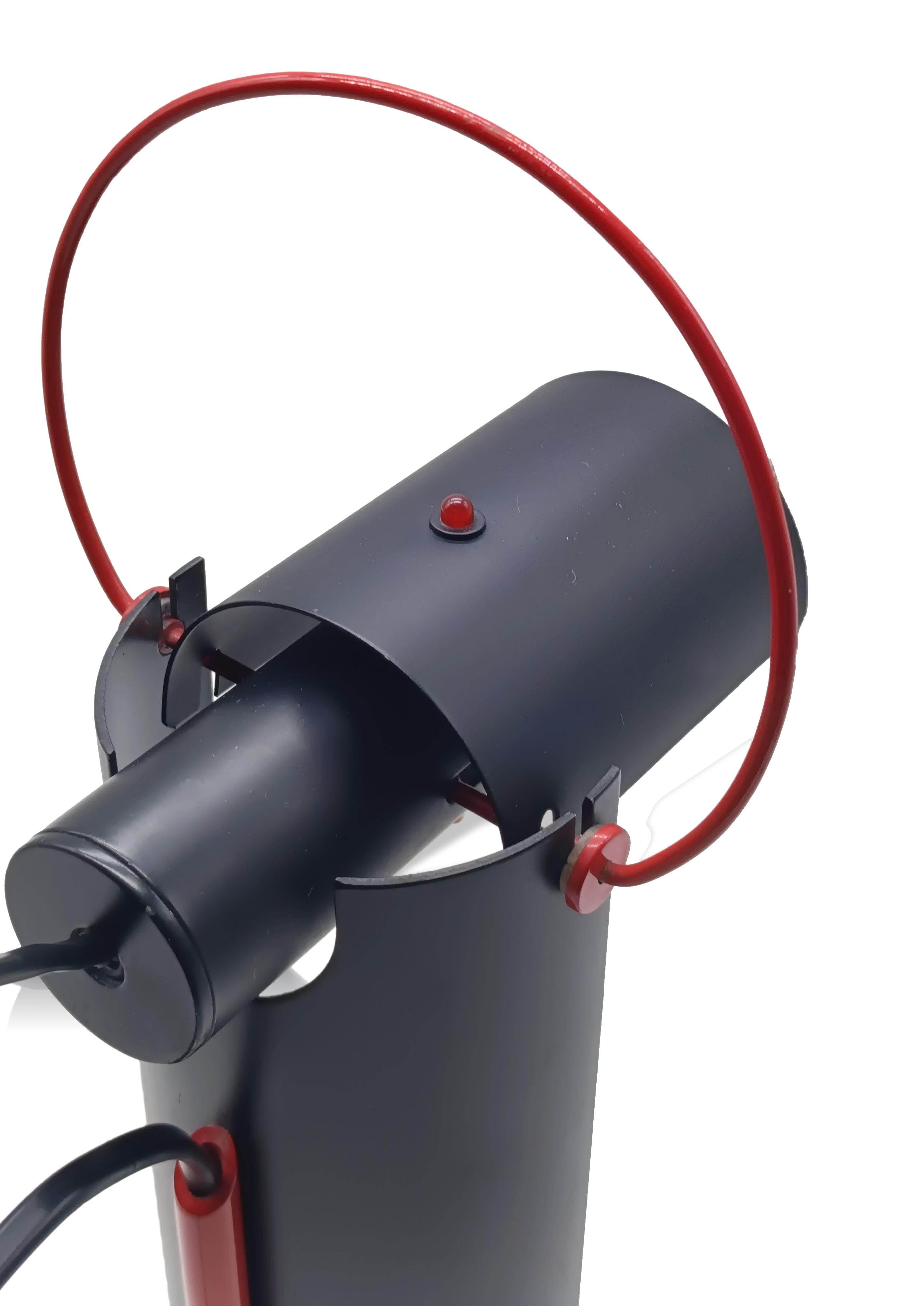 Métal Lampe de table en métal noir à lumière directe, Italie, années 1970 en vente