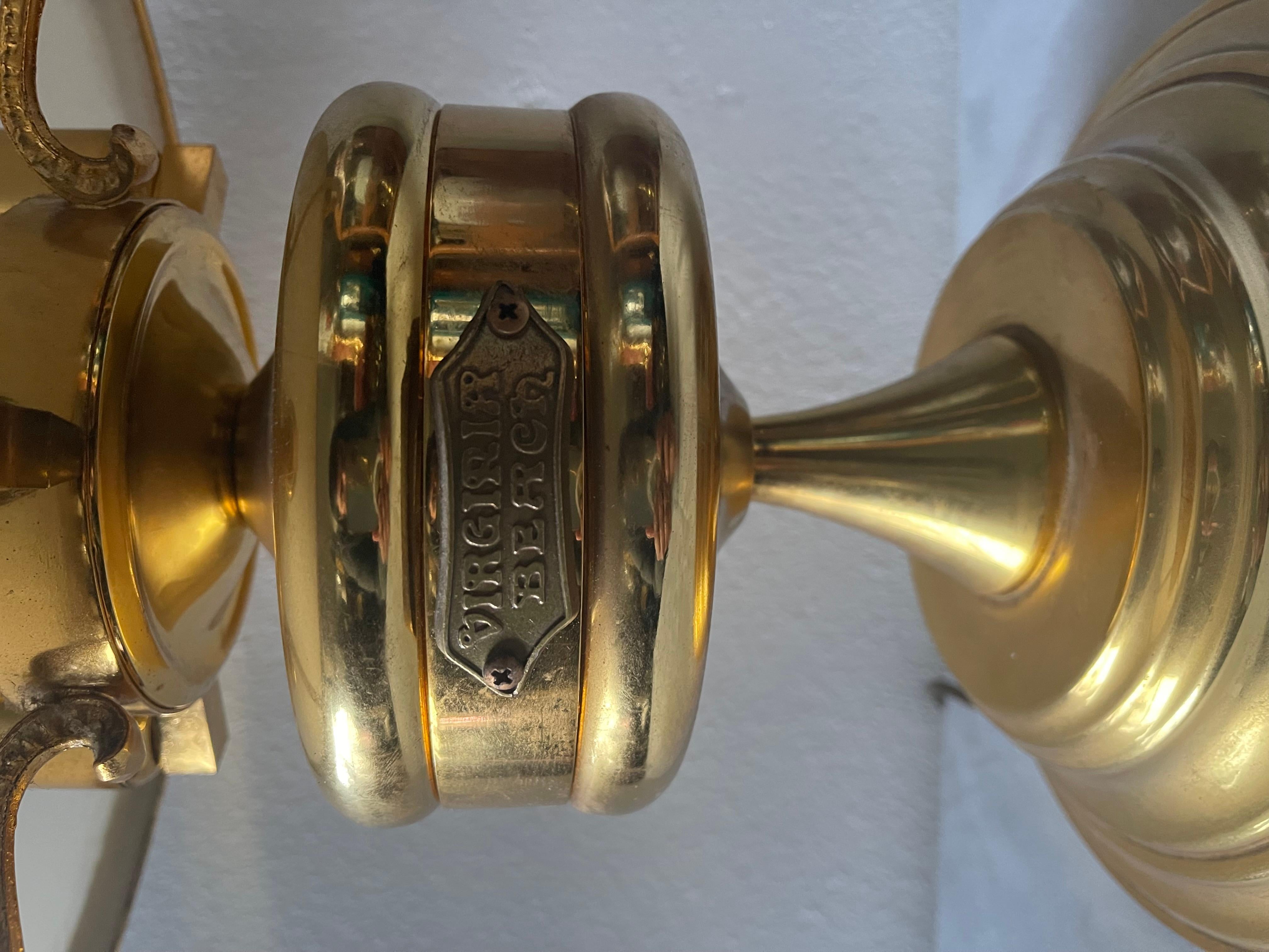 Autre Lampe de table en laiton et verre italien dans le style moderniste des années 1990 en vente