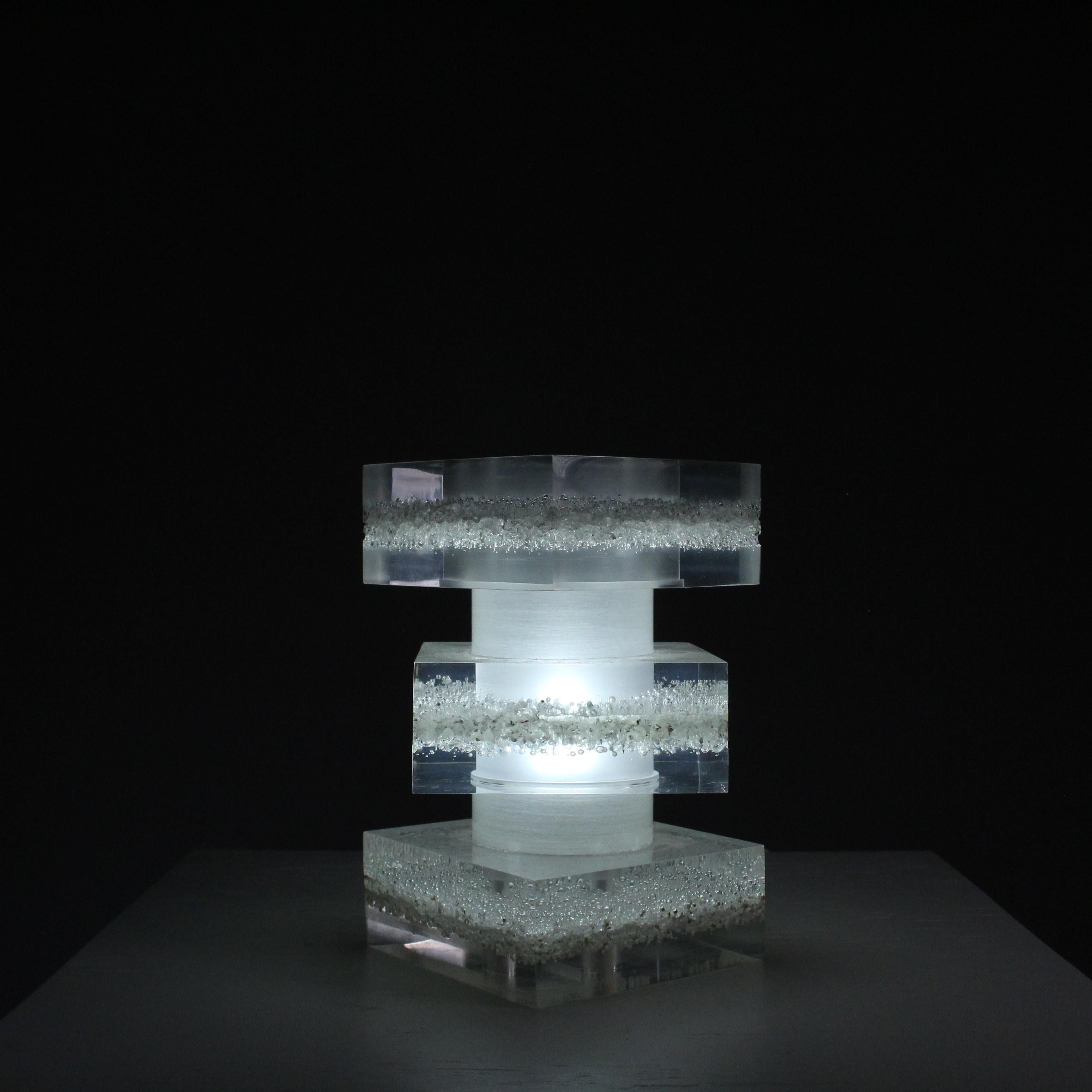 Lámpara de mesa de metacrilato, Space Age, 1970
Estado: Bueno
Materiales: Perspex
Época: 1970