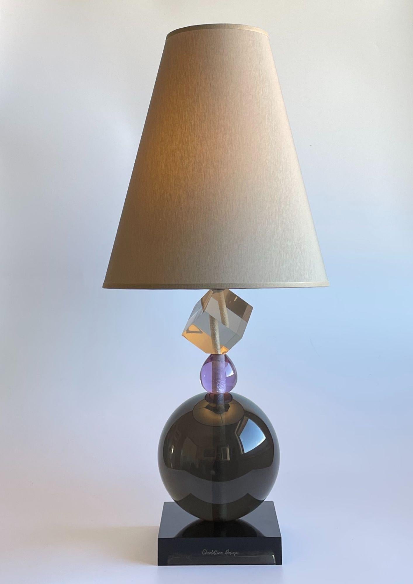 Contemporary 100% Italian resin table lamp in design and manufacture For Sale