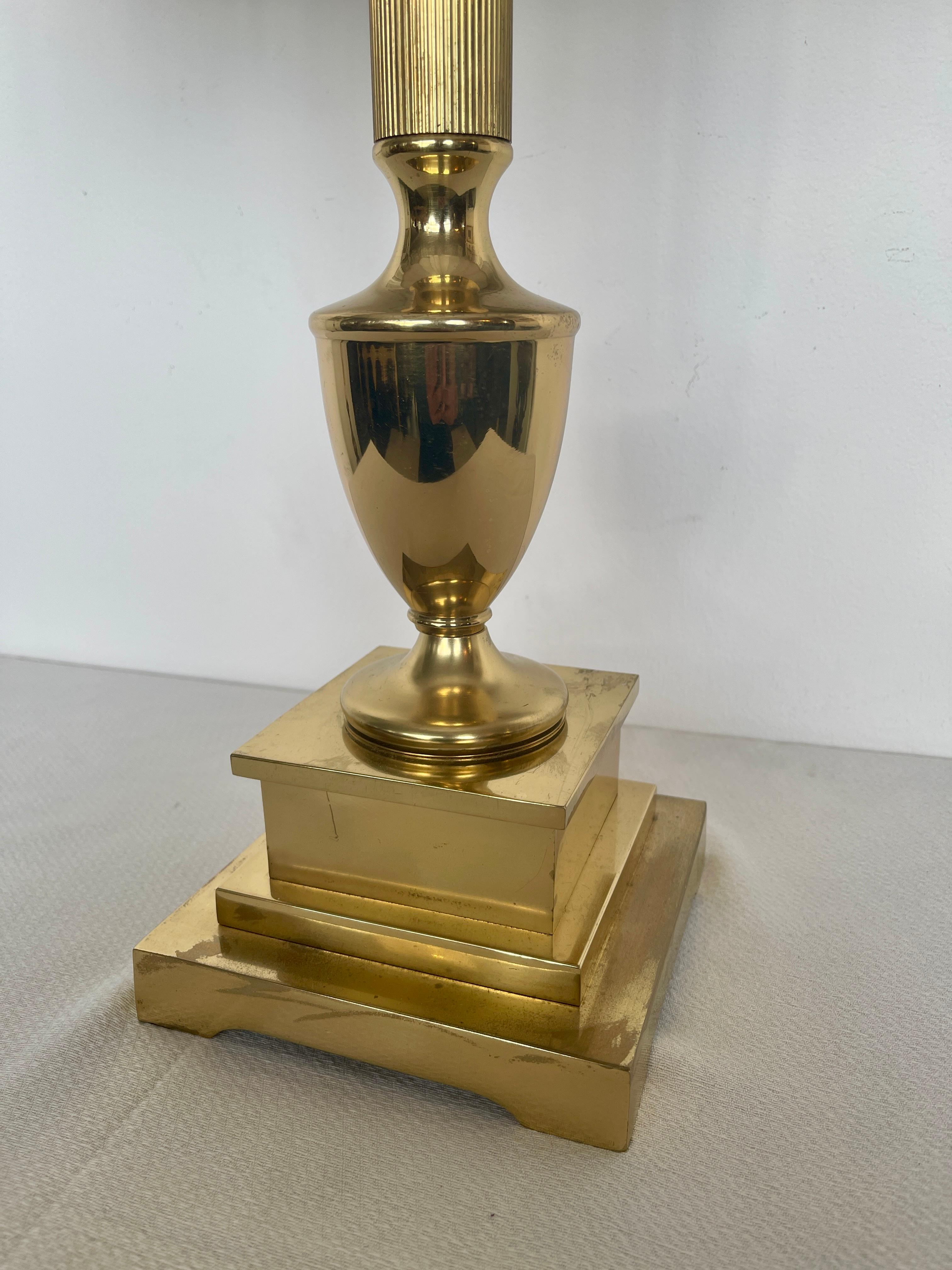 Lampada da tavolo in stile Art Deco classico con paralume forma bombata Otro en venta