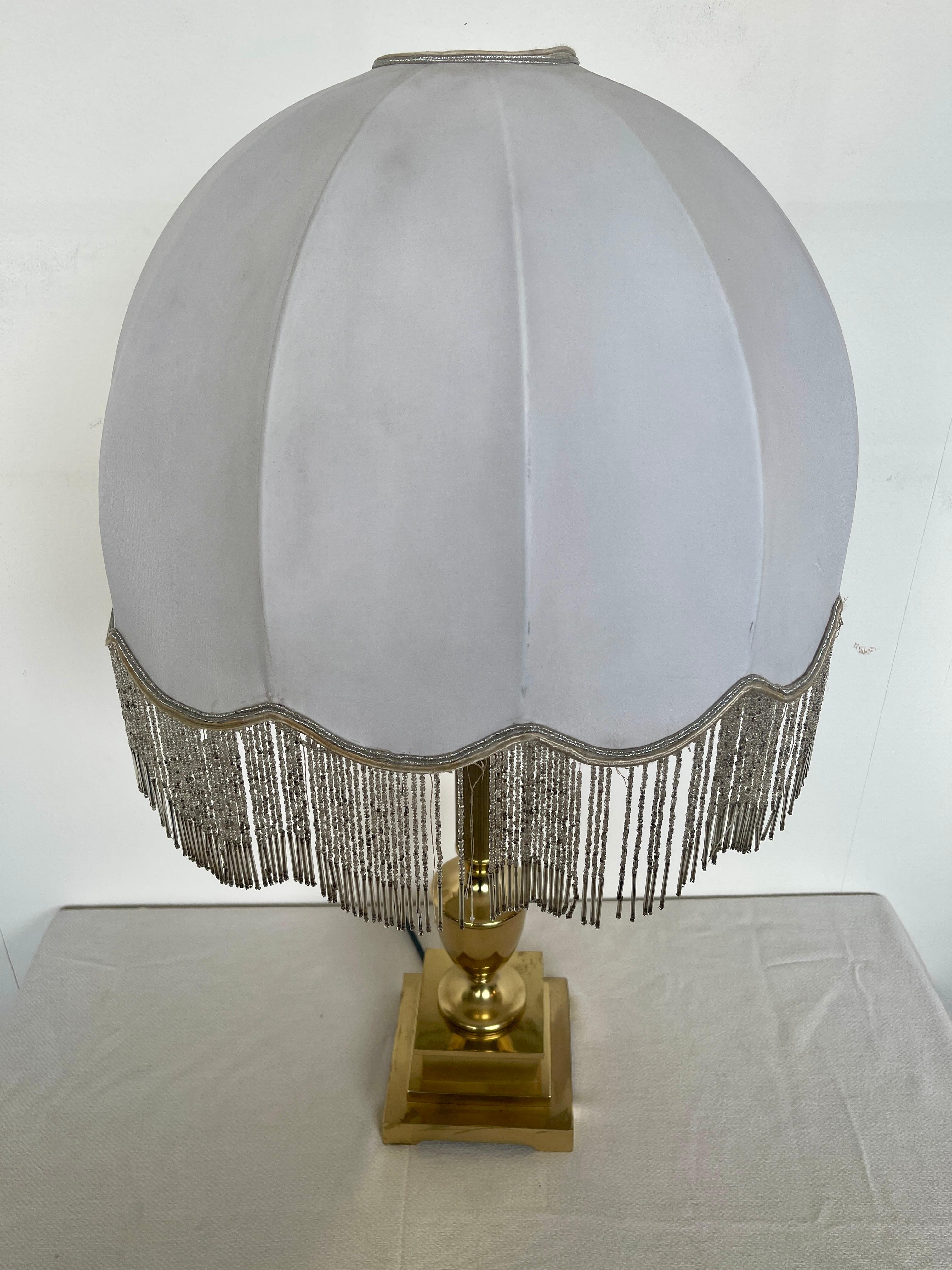 Lampada da tavolo in stile Art Deco classico con paralume forma bombata en Bueno estado para la venta en Cantù, IT