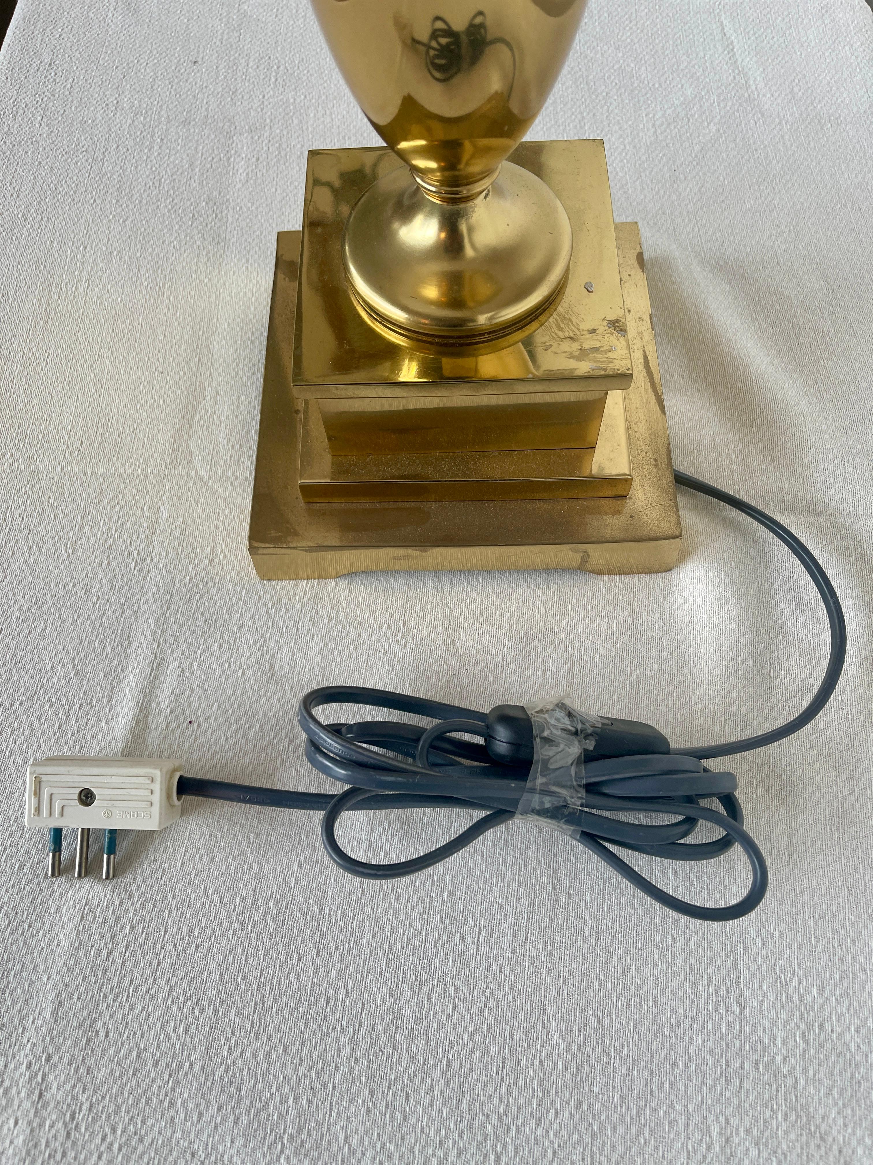 Lampada da tavolo in stile Art Deco classico con paralume forma bombata Latón en venta