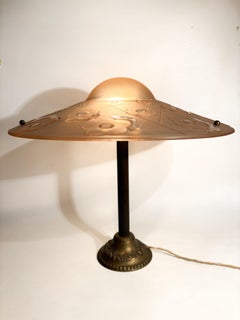 Lampe à poser en Verre Pressé-moulé par la Verrerie d'Art Degué années 1930