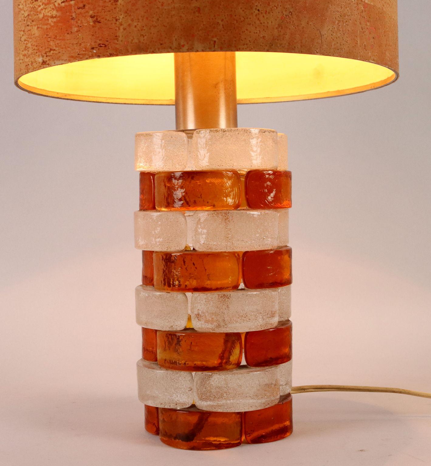 italien Lampe de table en verre bicolore des années 70-80 en vente