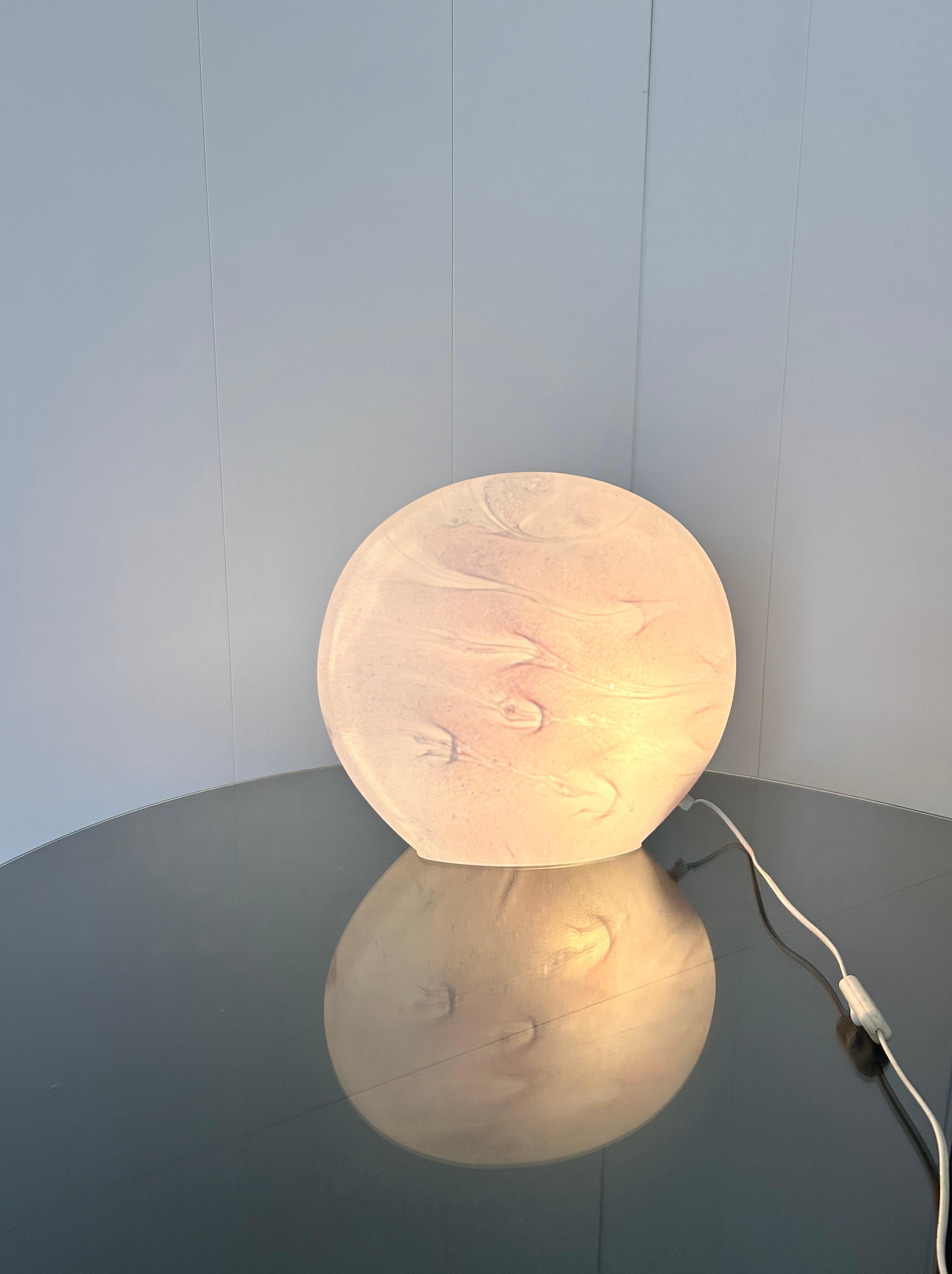 Lampada da tavolo in vetro di Munano nei toni del rosa, prod. italien, années 80 en vente 5
