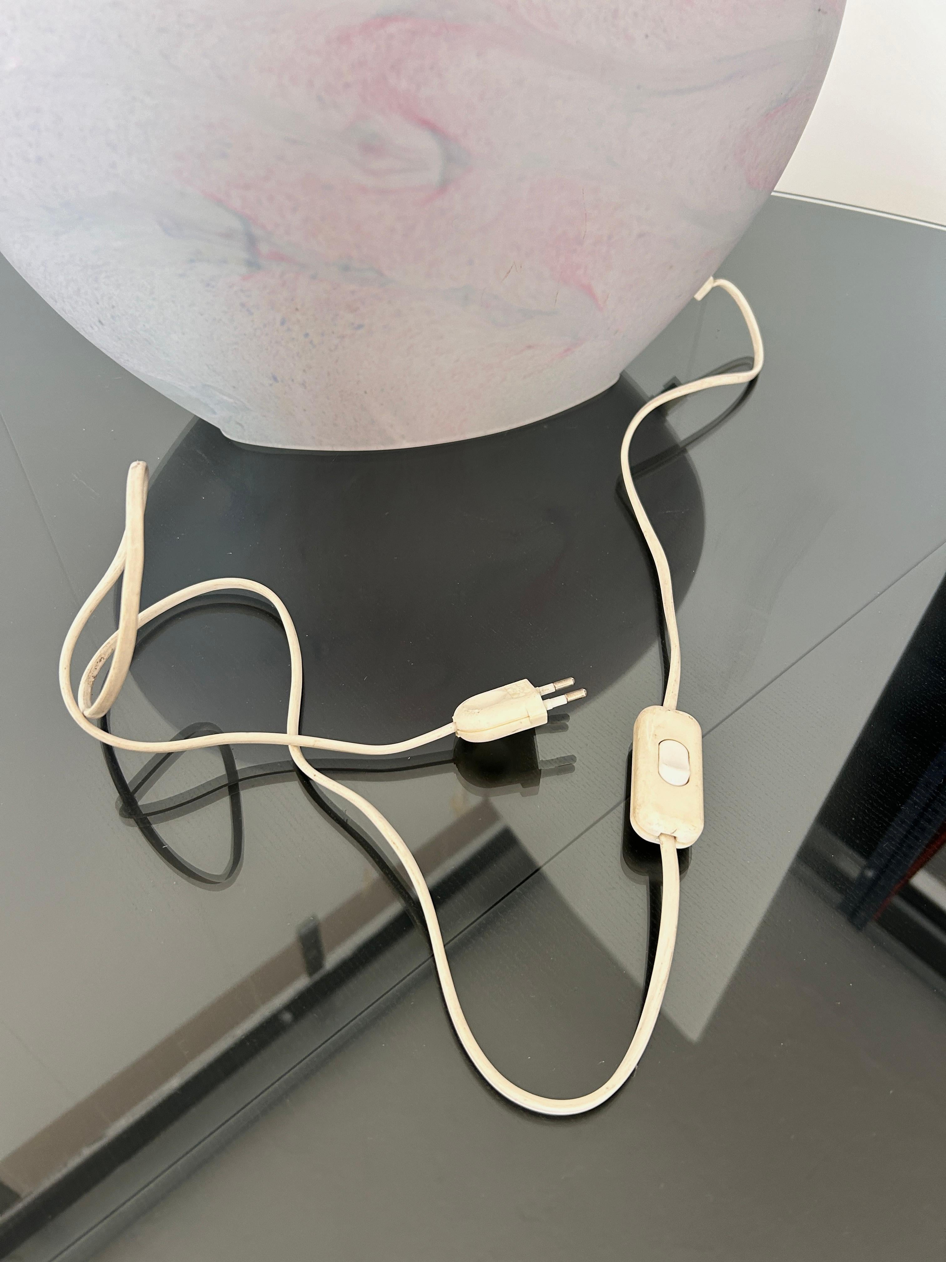 Lampada da tavolo in vetro di Munano nei toni del rosa, prod. italien, années 80 en vente 6