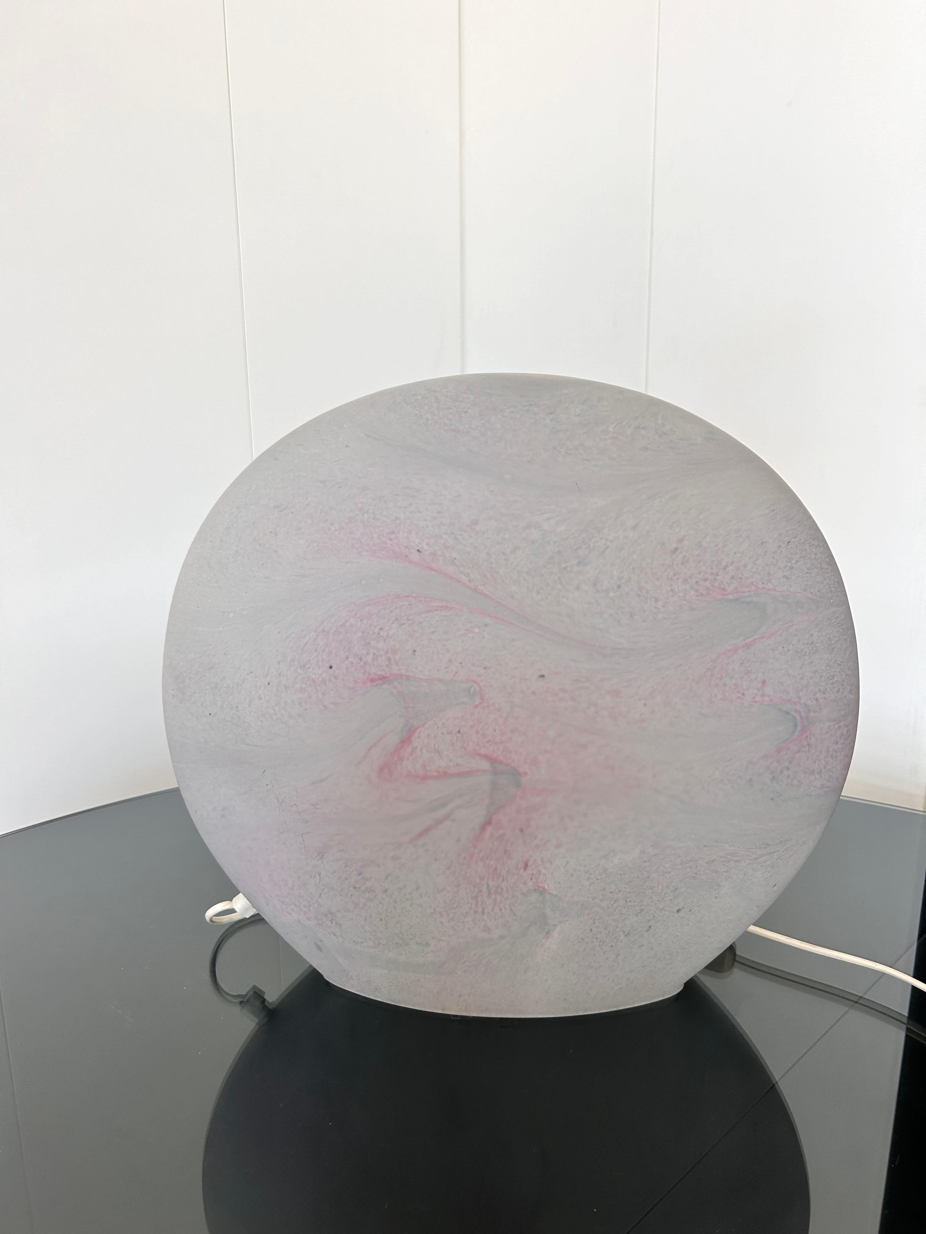 Late 20th Century Lampada da tavolo in vetro di Munano nei toni del rosa, prod. italien, années 80 en vente