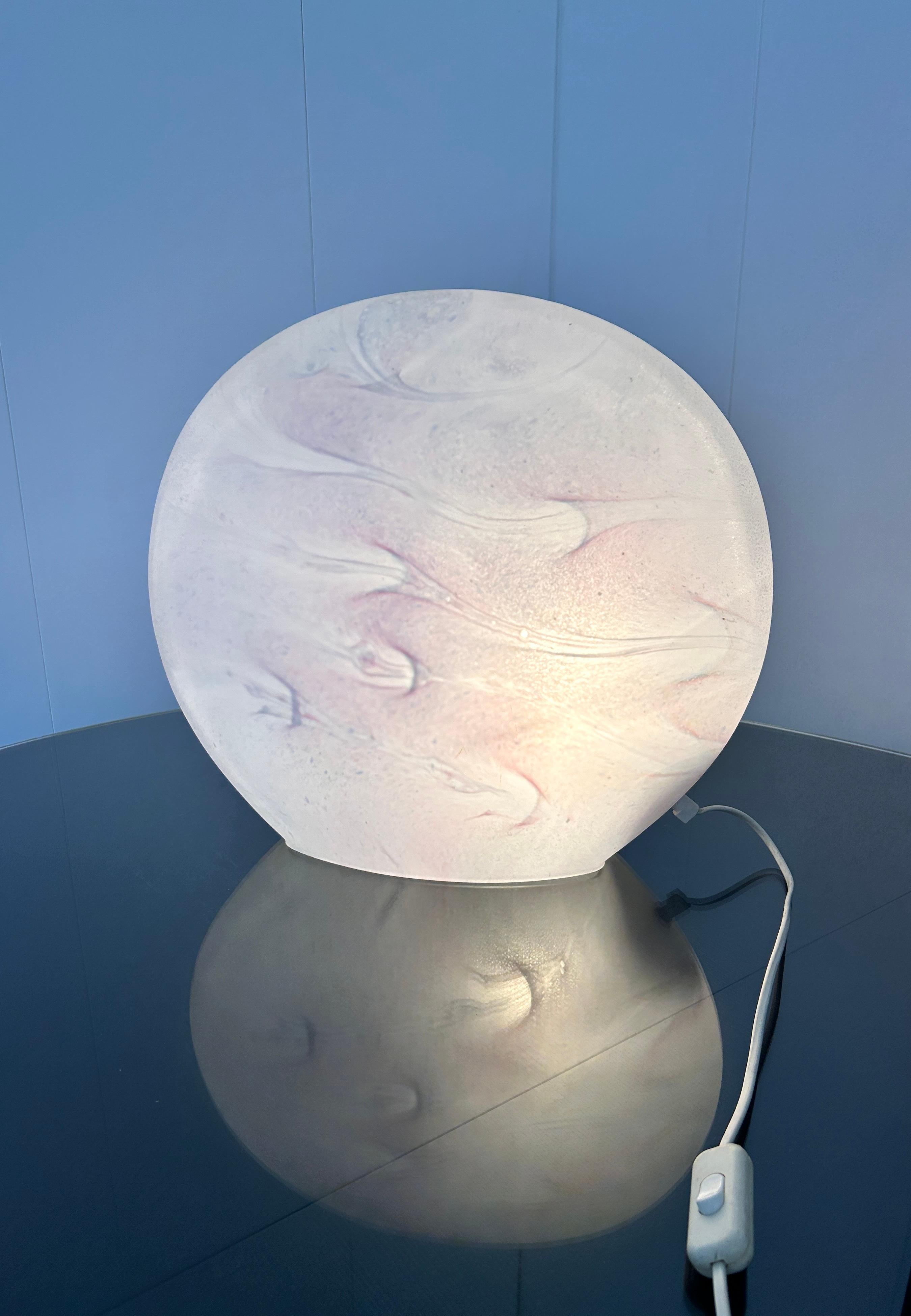 Lampada da tavolo in vetro di Munano nei toni del rosa, prod. italien, années 80 en vente 1
