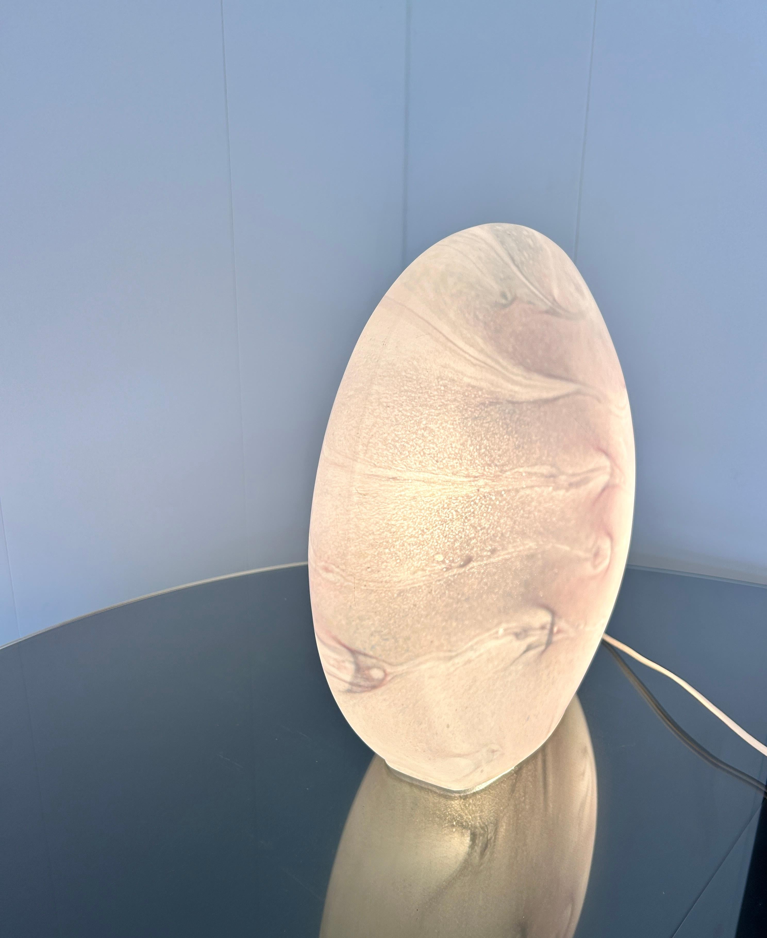 Lampada da tavolo in vetro di Munano nei toni del rosa, prod. italien, années 80 en vente 3