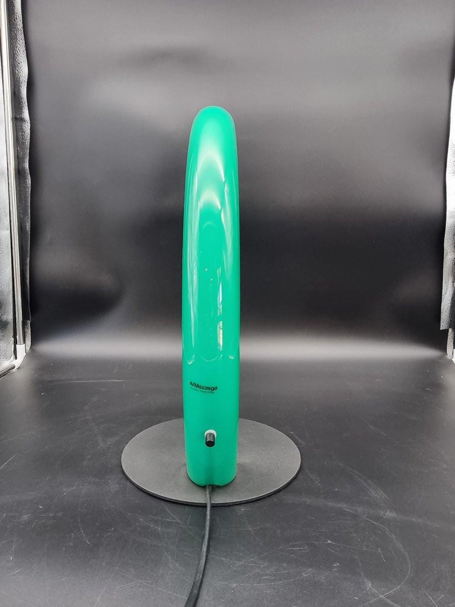 Lámpara de mesa de vidrio soplado prodoLámpara de mesa de vidrio soplado producida por A.V. Mazzega, fabricado en Italia hacia los años ochenta. El modelo, denominado 
