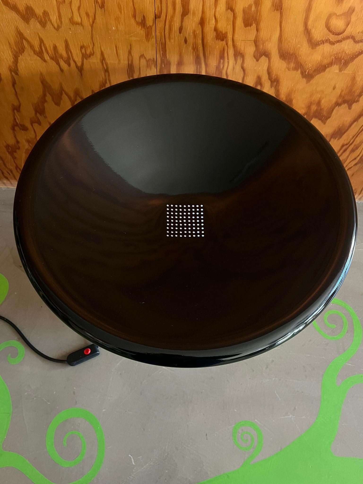 Lampada da tavolo in vetro lattiginoso e metallo nero, 1970 circa Metal en venta