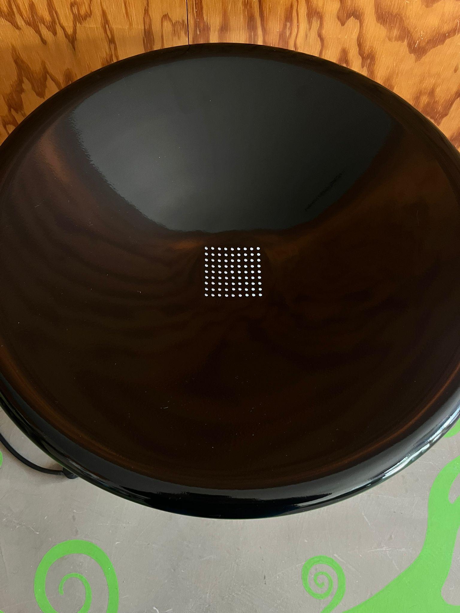 Lampada da tavolo in vetro lattiginoso e metallo nero, 1970 circa en venta 1