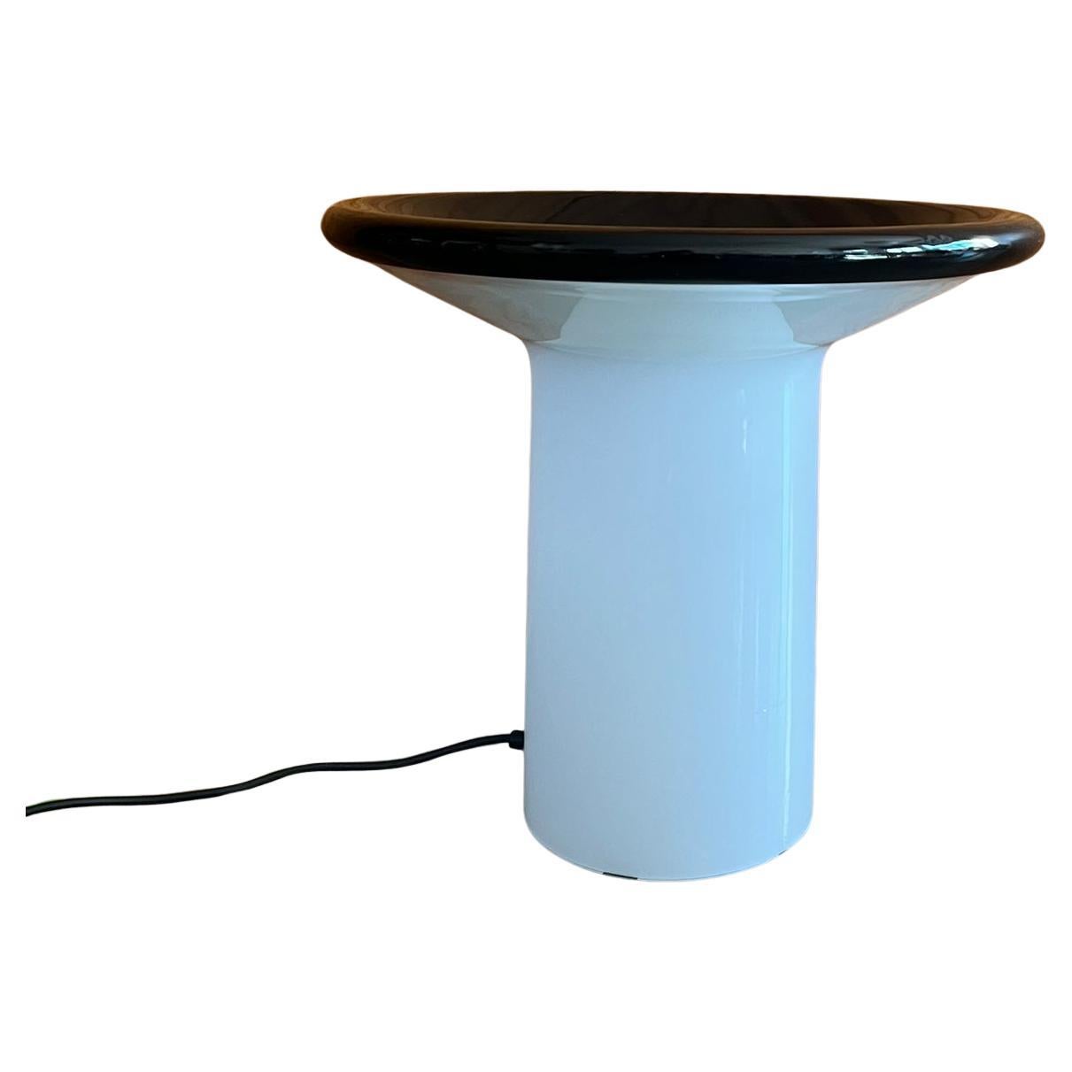 Lampada da tavolo in vetro lattiginoso e metallo nero, 1970 circa