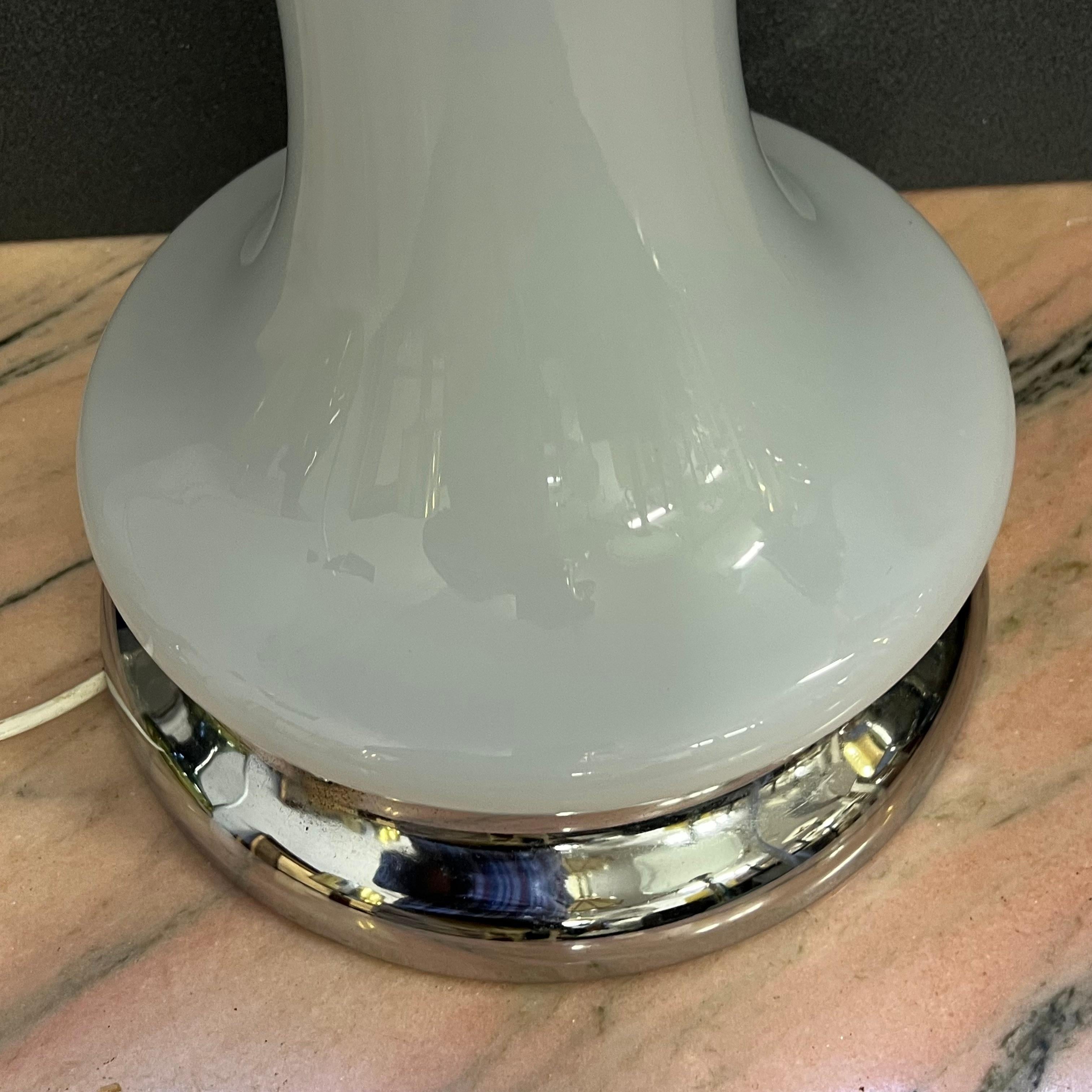 Lampada da Tavolo in Vetro Lattimo  Soffiato - A.V. Mazzega - Italia - Anni '70 in vendita 3